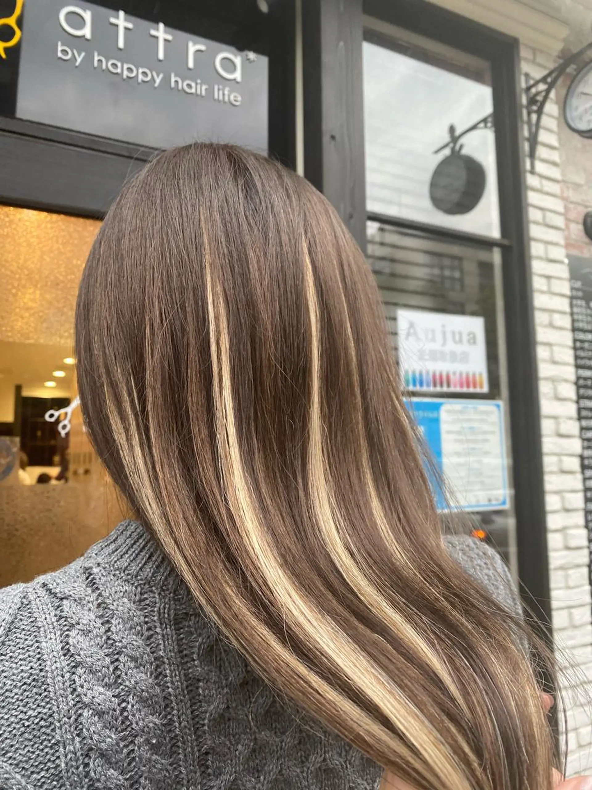 ロング 新谷 桃子のヘアスタイル