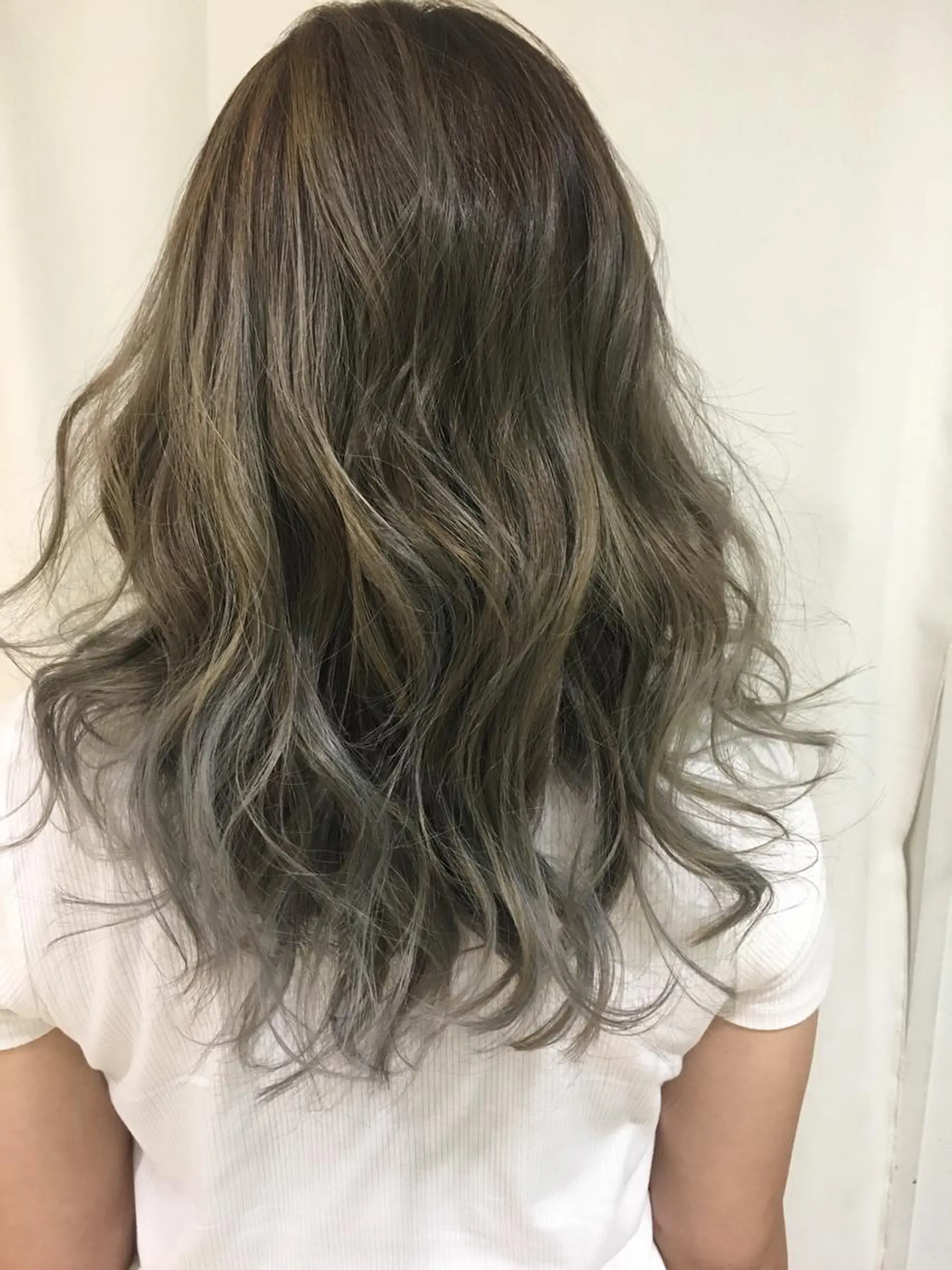 セミロング カラー ヘアアレンジ アッシュ グラデーションカラー ヘアカラー きむえり/髪質改善 /セット/カラーのヘアスタイル