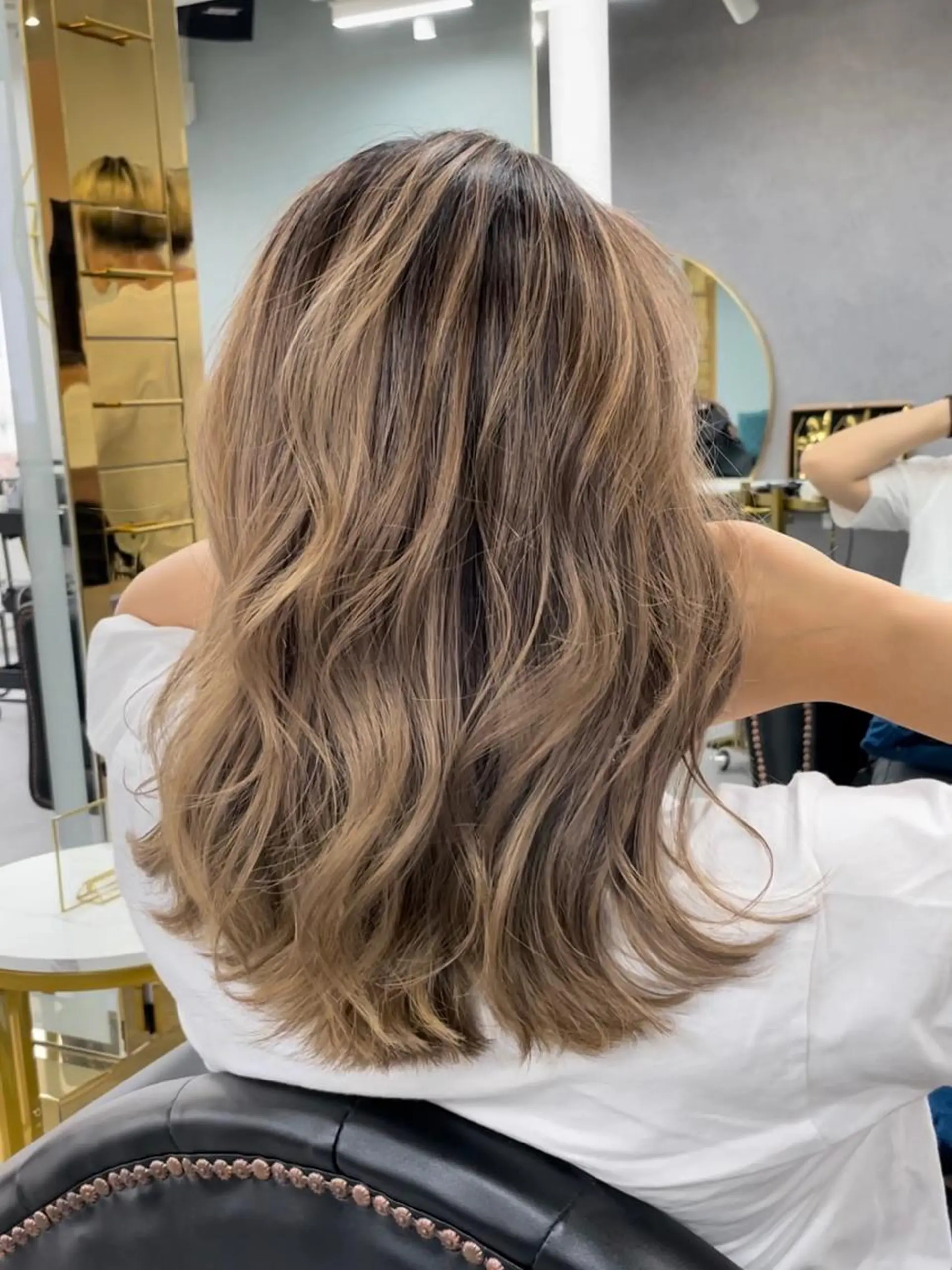 ミディアム senjyu GINZA所属・バレイヤージュ/ハイ ライト/庄司鉄平のヘアスタイル