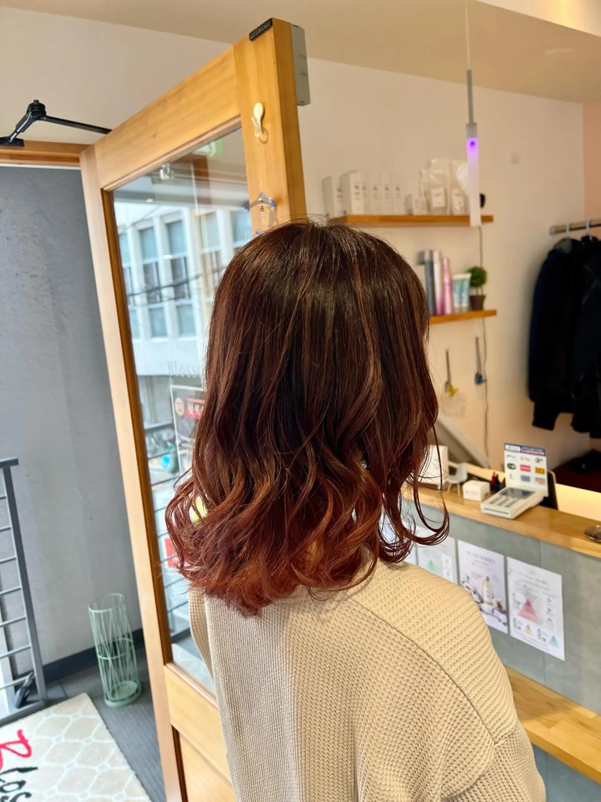 ミディアム カラー バレイヤージュ グラデーションカラー レイヤーカット カット ヘアカラー トリートメント Kazu .Kのヘアスタイル