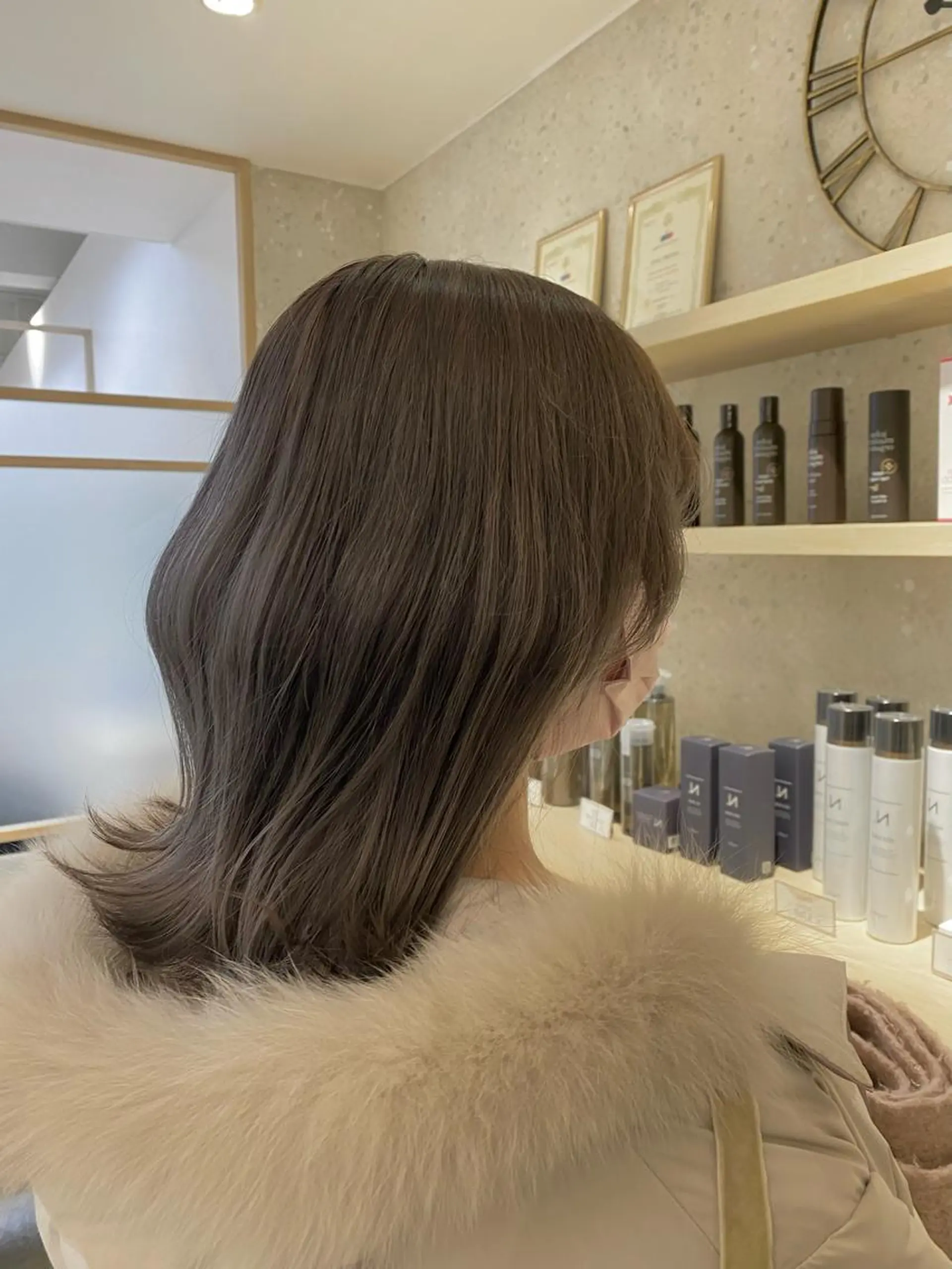 ミディアム カラー ブリーチ グレージュ 💫扱いやすい ／レイヤー/小林陸のヘアスタイル