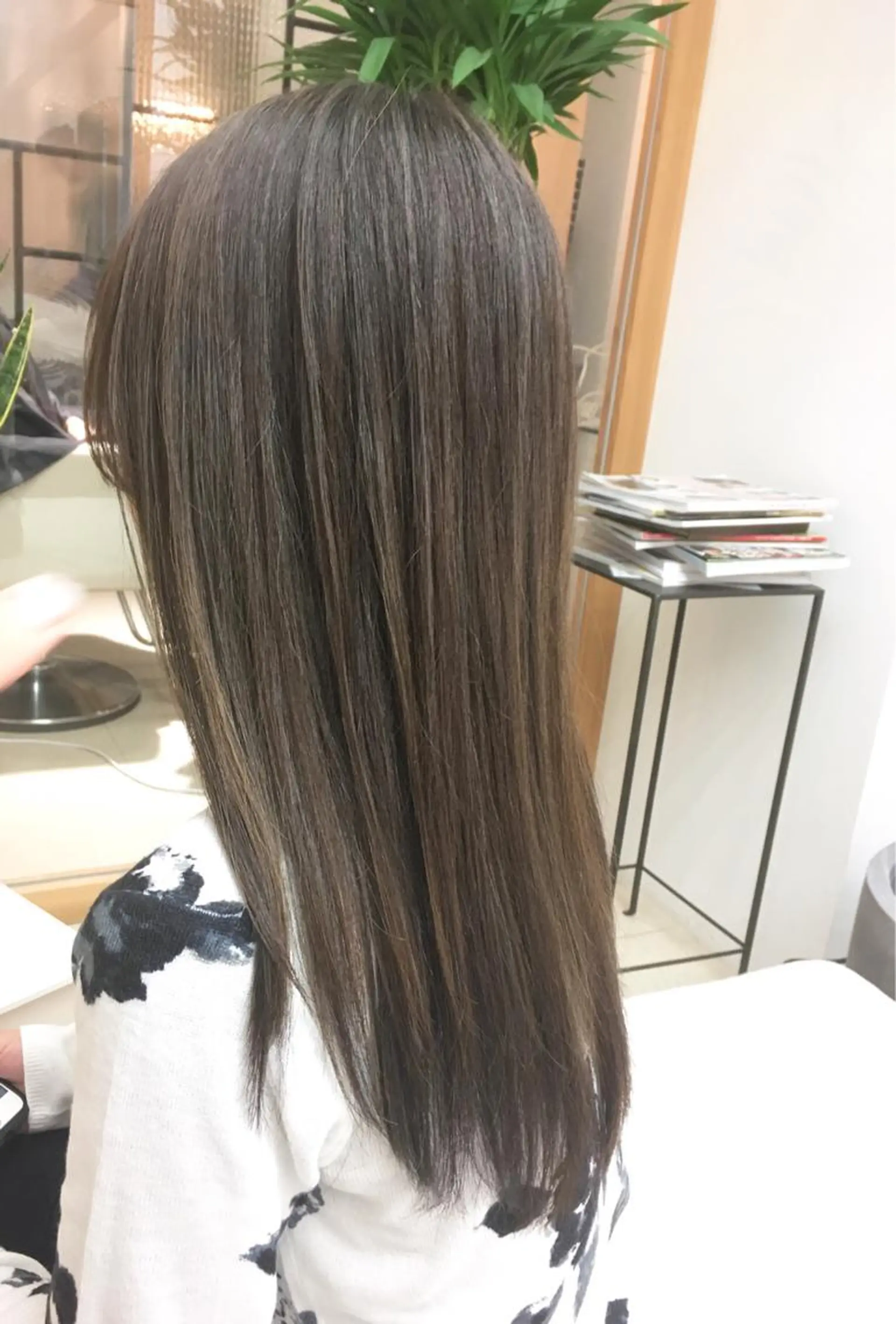 セミロング カット ヘアカラー トリートメント 安永 涼のヘアスタイル