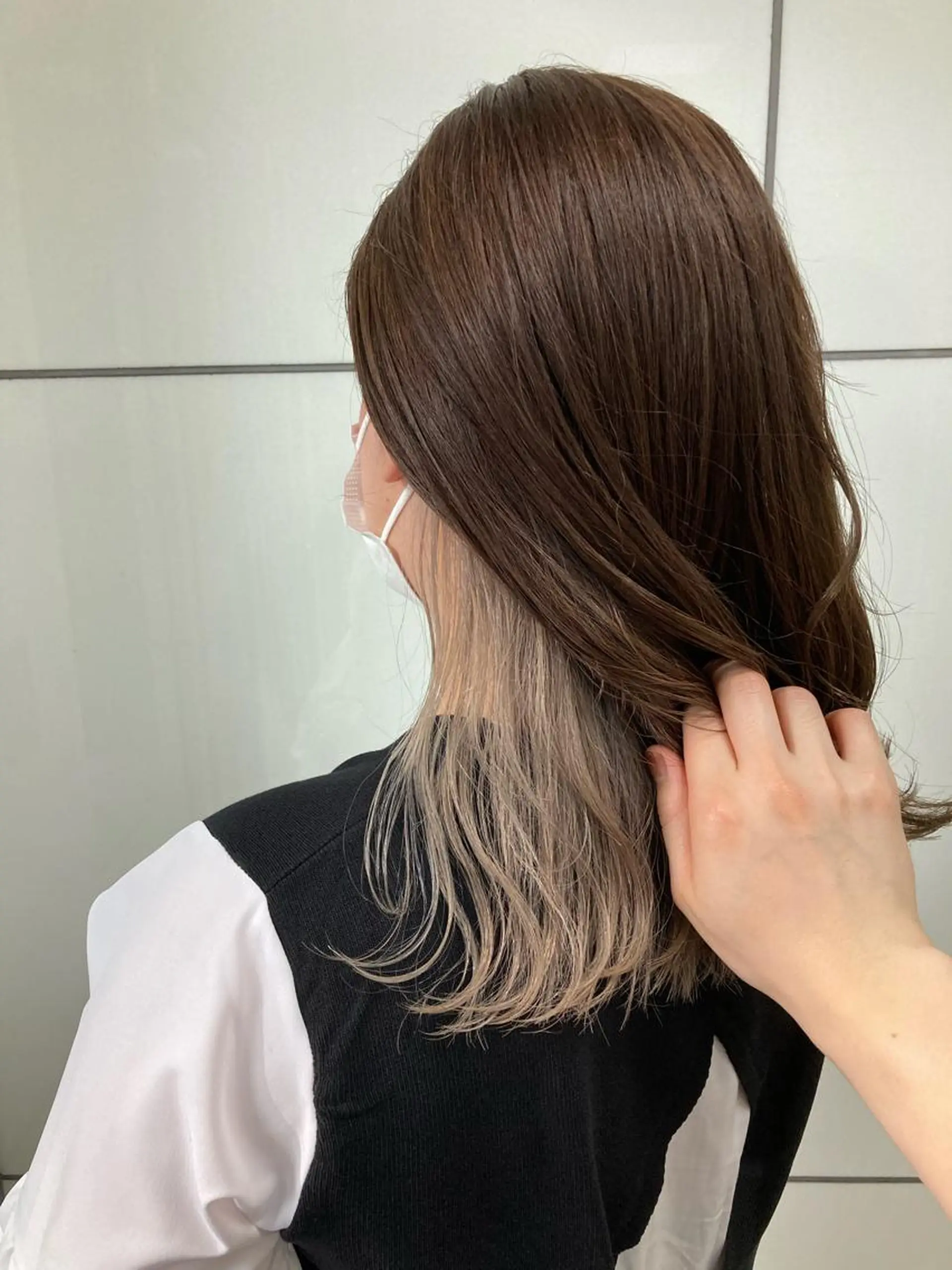 セミロング カラー ベージュカラー インナーカラー ホワイトベージュ ヘアカラー トリートメント 髪質改善/痛ませ ないカラー/西村航大のヘアスタイル