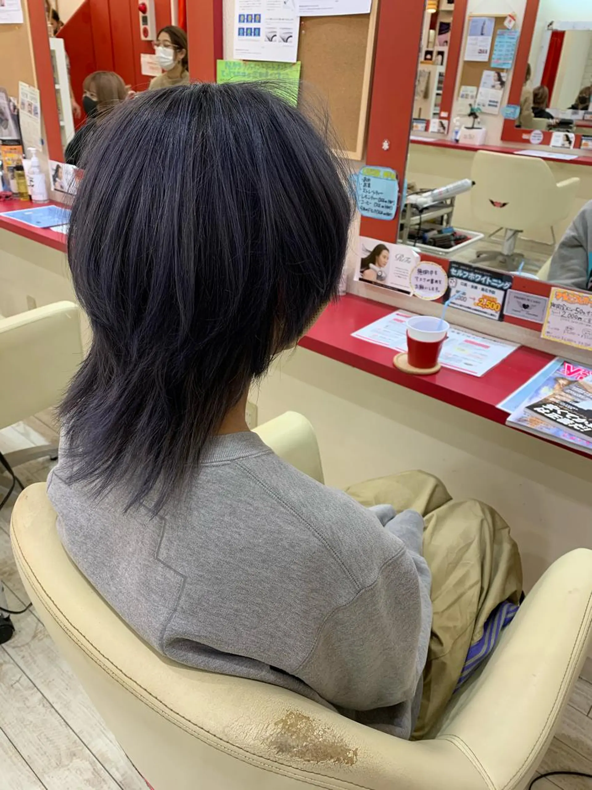 ミディアム カラー ヘアアレンジ アッシュ ブルーカラー ブルーアッシュ 今村公介 ブリーチ特化、派手髪のヘアスタイル