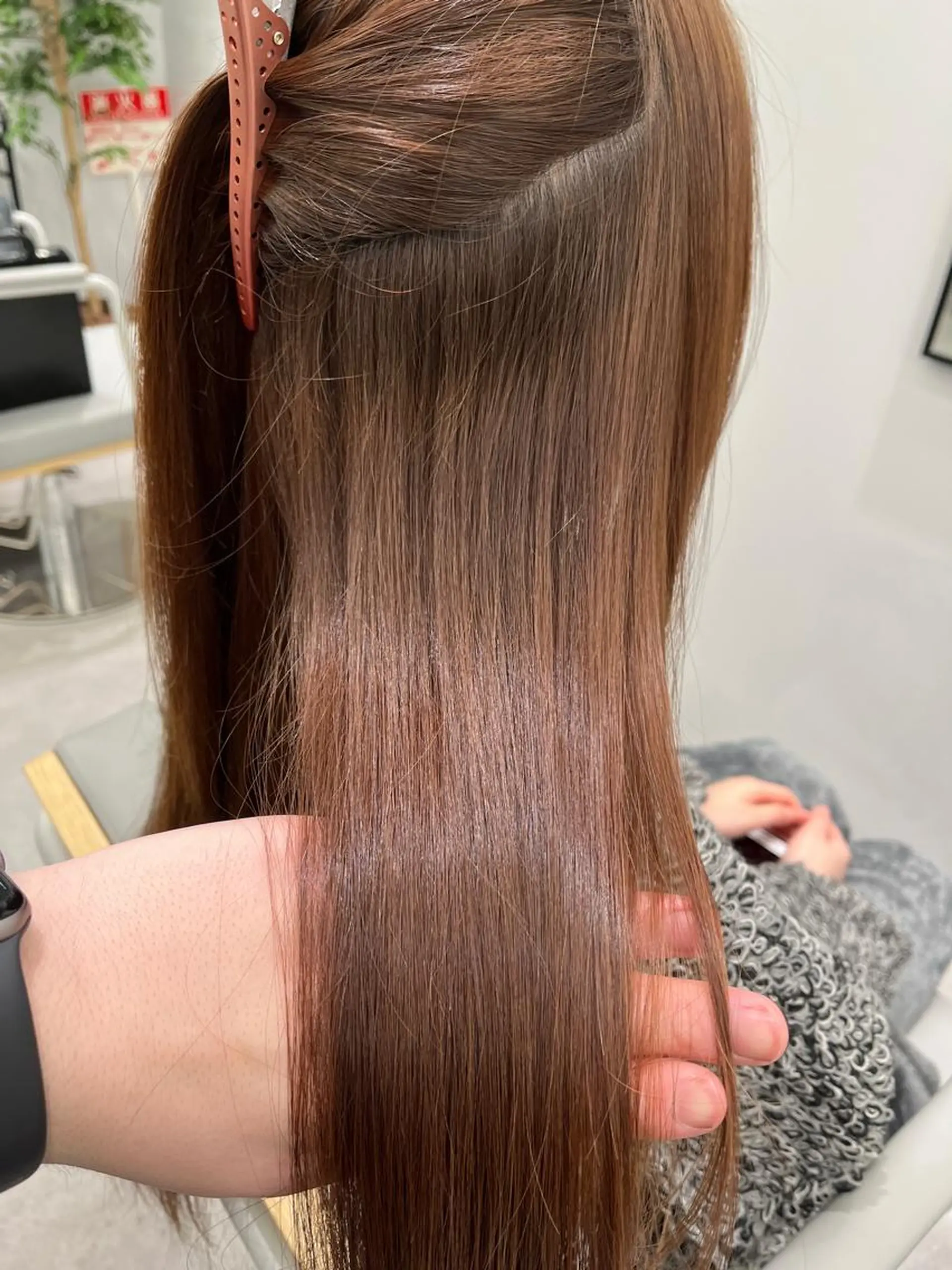 ロング 酸性ストレート Track hair所属・菅 樹希弥のヘアスタイル