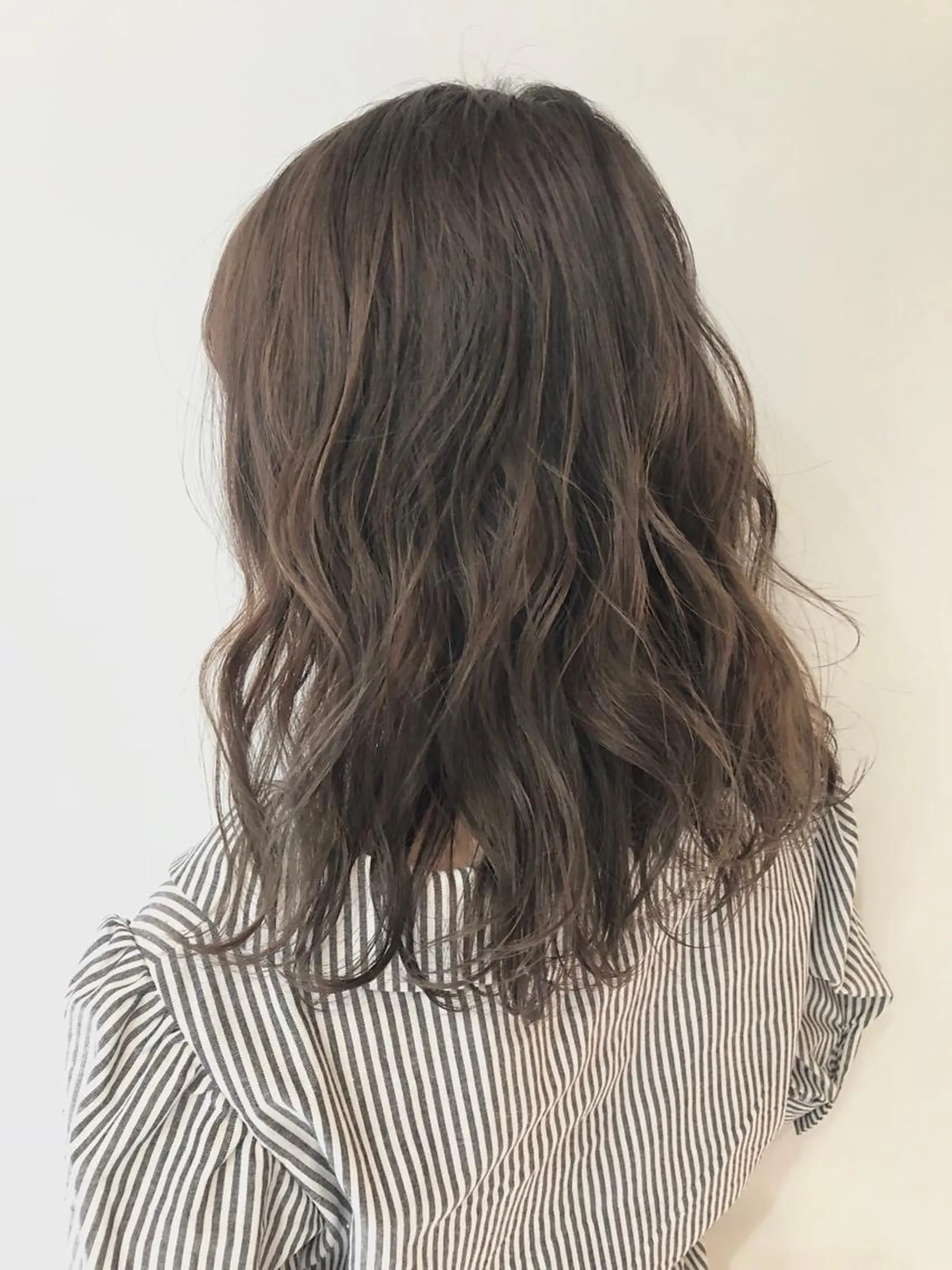 セミロング カラー グレージュ 女性リピ90%🍨 🩷佐藤みずきのヘアスタイル