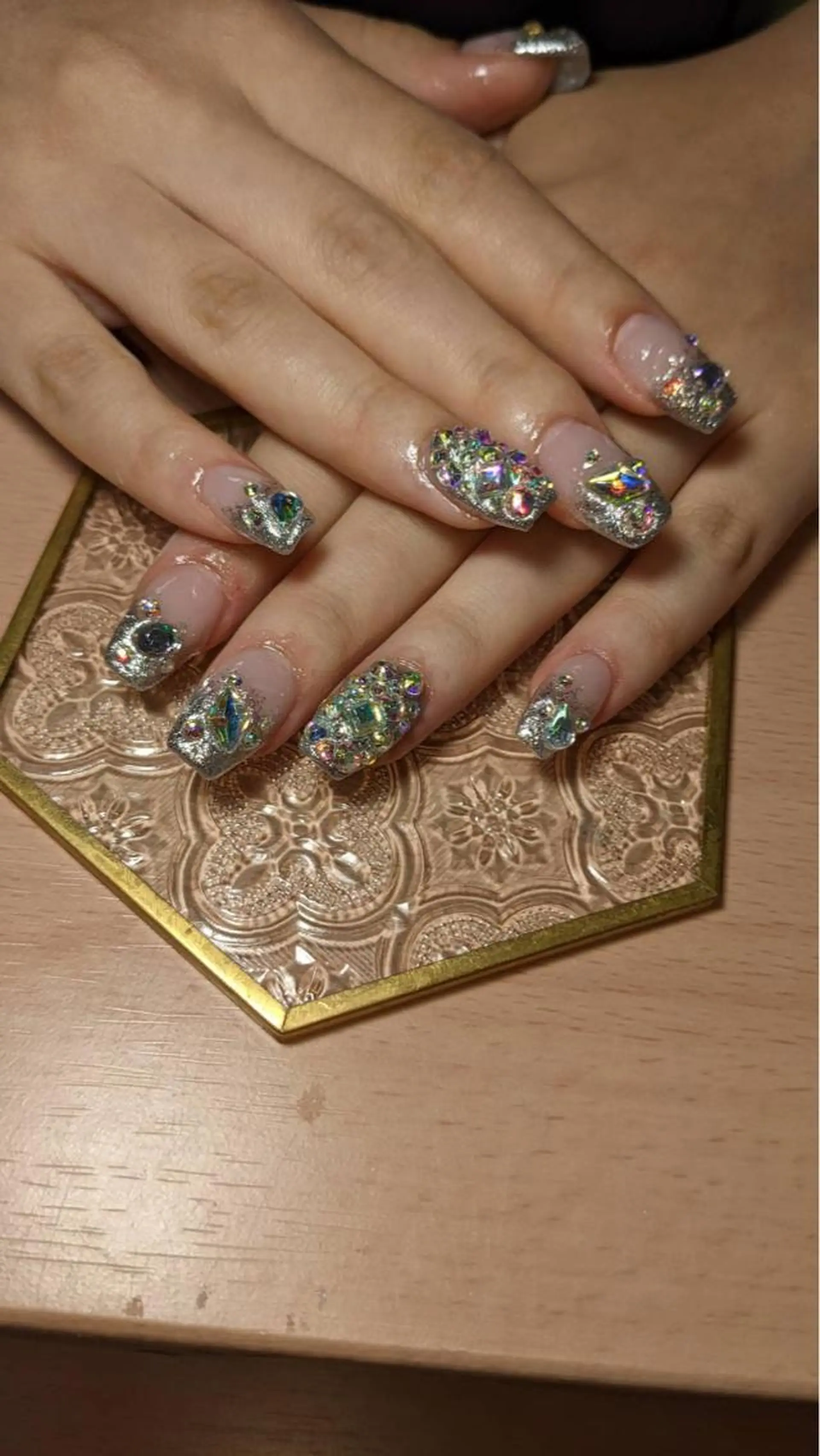 ネイル フラワー ムーンのネイルデザイン