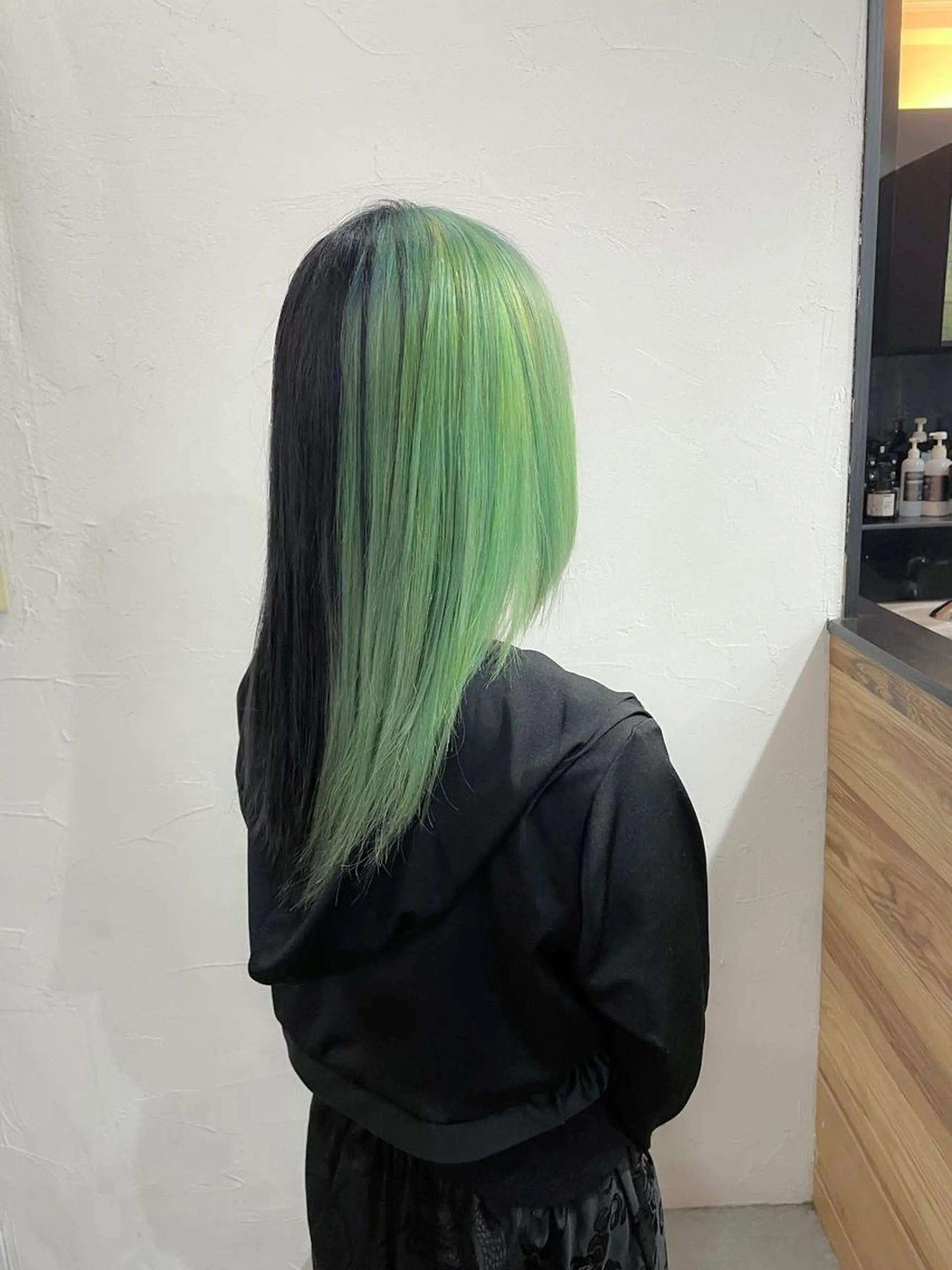 セミロング カラー ブリーチ ツートーンカラー ヘアカラー かんばら りょーいのヘアスタイル