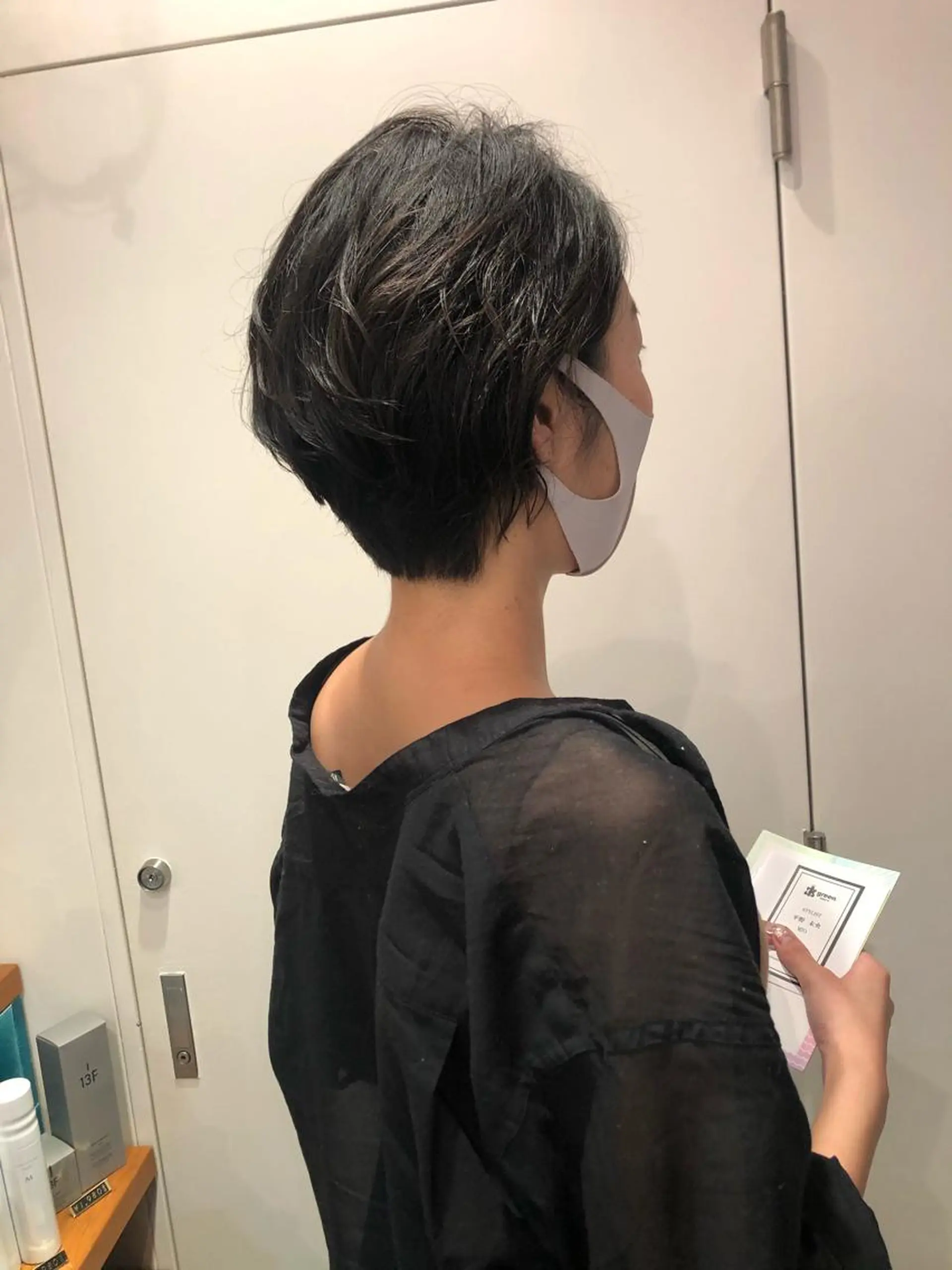 ショート パーマ MIOベージュカラー 柔らかいカラーのヘアスタイル