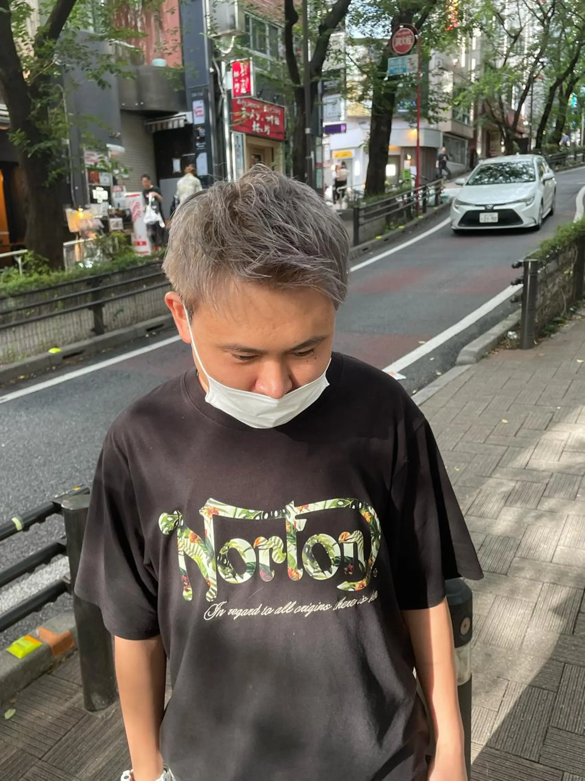 カラー メンズ シルバー Le'a所属・渋谷/フェード/ 國分 翔のヘアスタイル