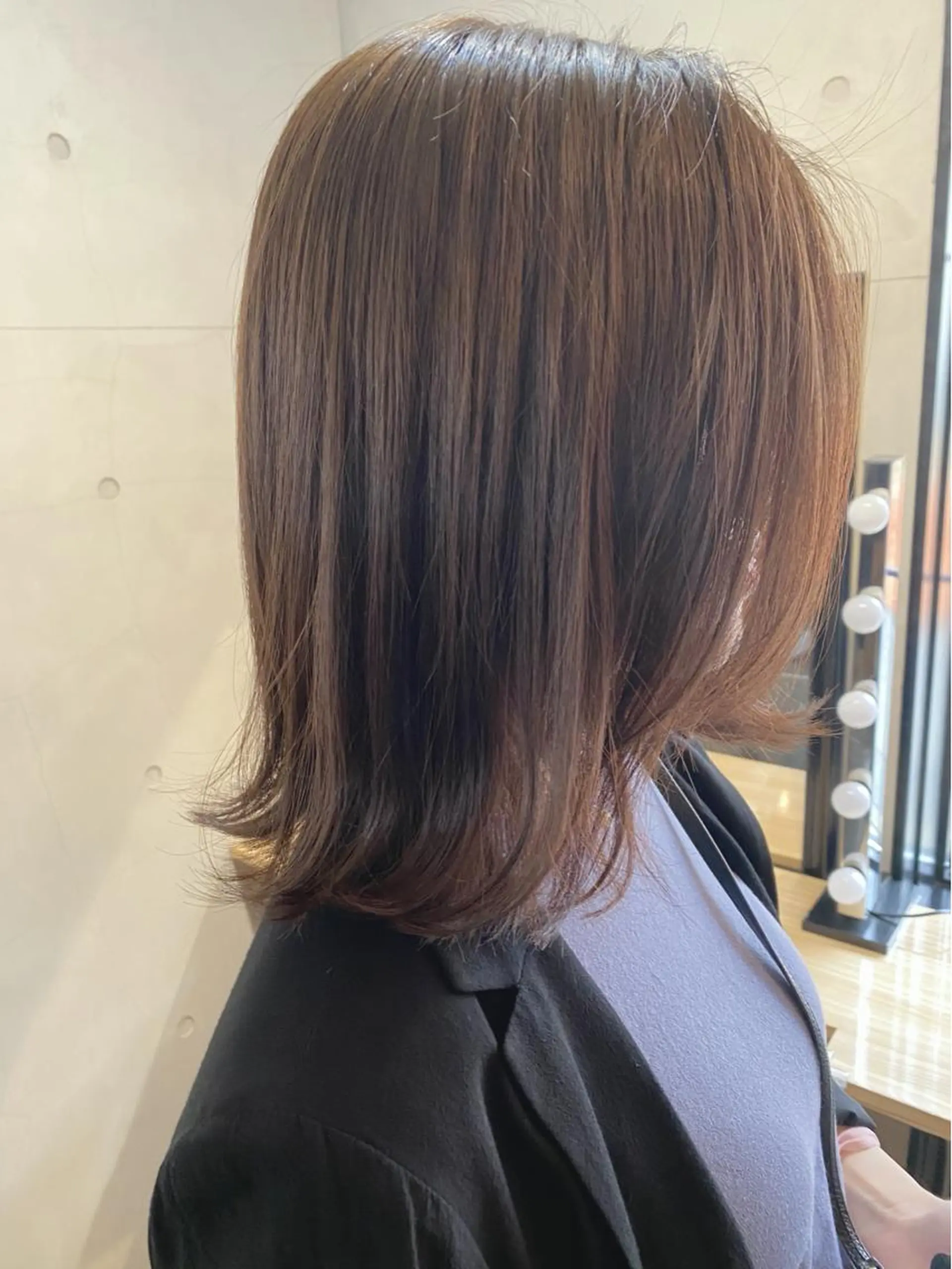 ミディアム カラー conne& ririのヘアスタイル