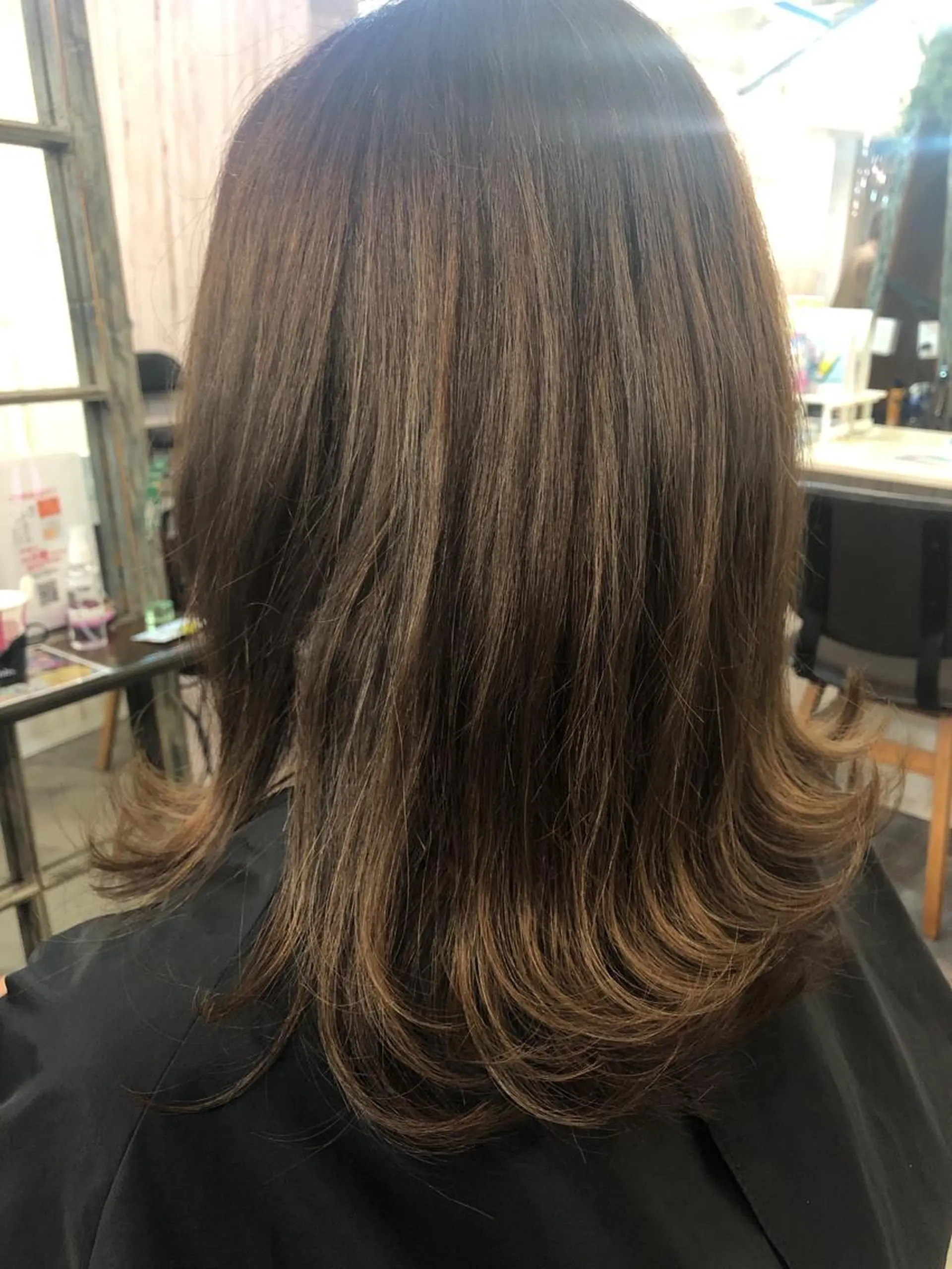 セミロング カラー 切りっぱなしボブ ショートボブ セミロングパーマ アディクシーカラー アクアカラー メンズパーマ/顔周り レイヤー店長えのもとのヘアスタイル