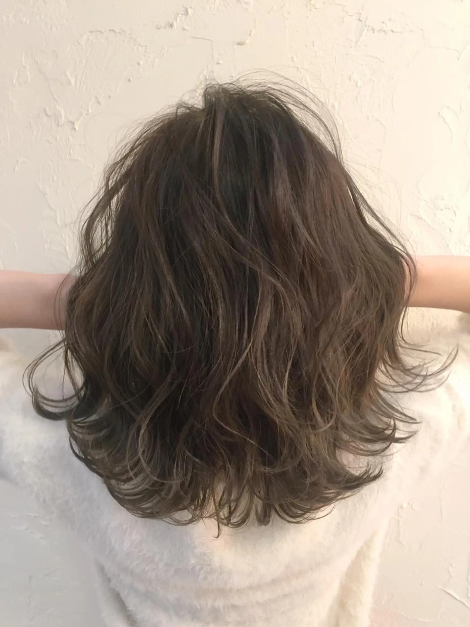 ミディアム カラー カット ヘアカラー 韓国レイヤー外国人風 透明感カラー髪質改善のヘアスタイル