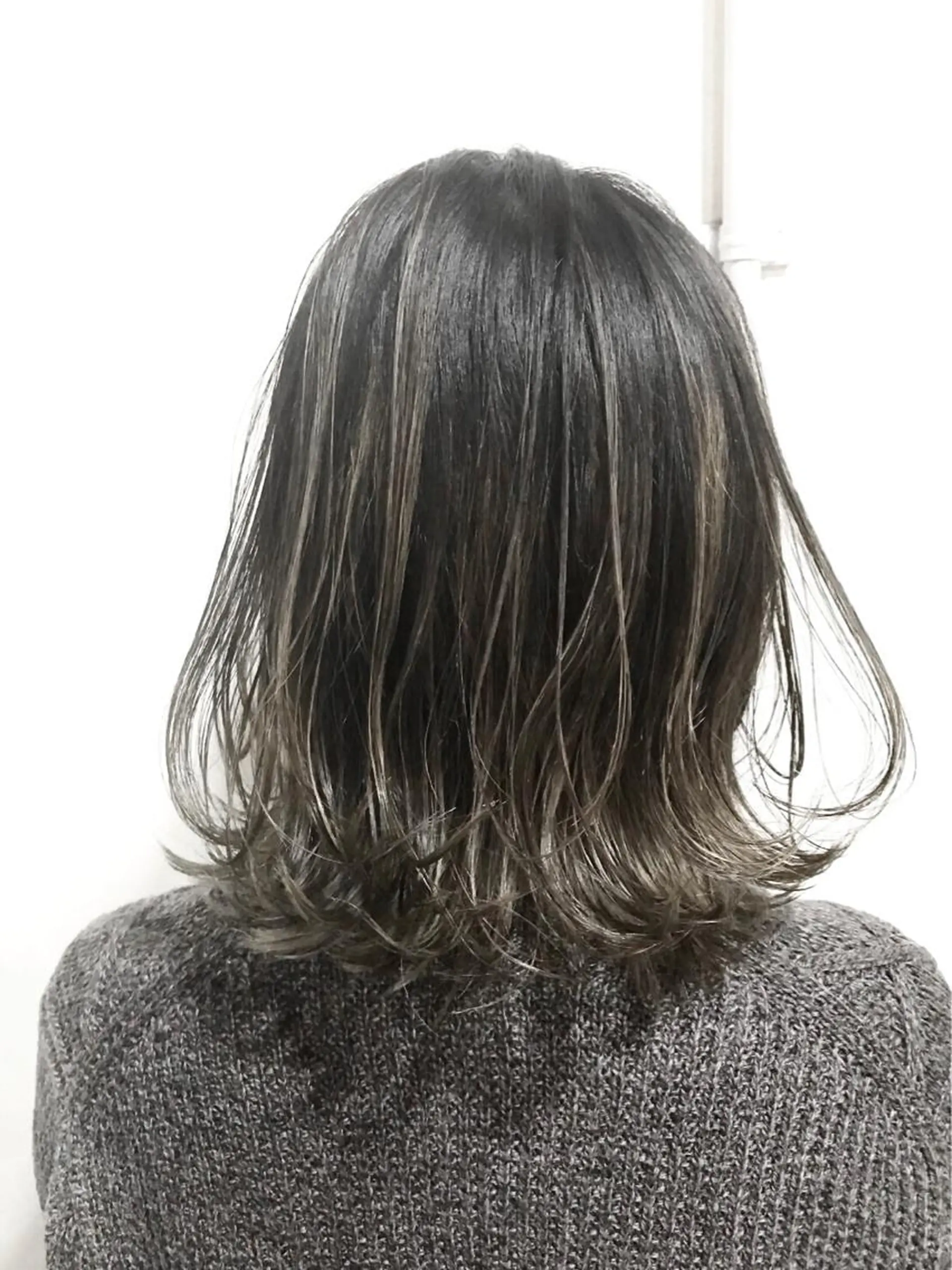 ミディアム カラー アッシュ ハイライトカラー ハイライト レイヤー/艶カラー 🫧守利のヘアスタイル