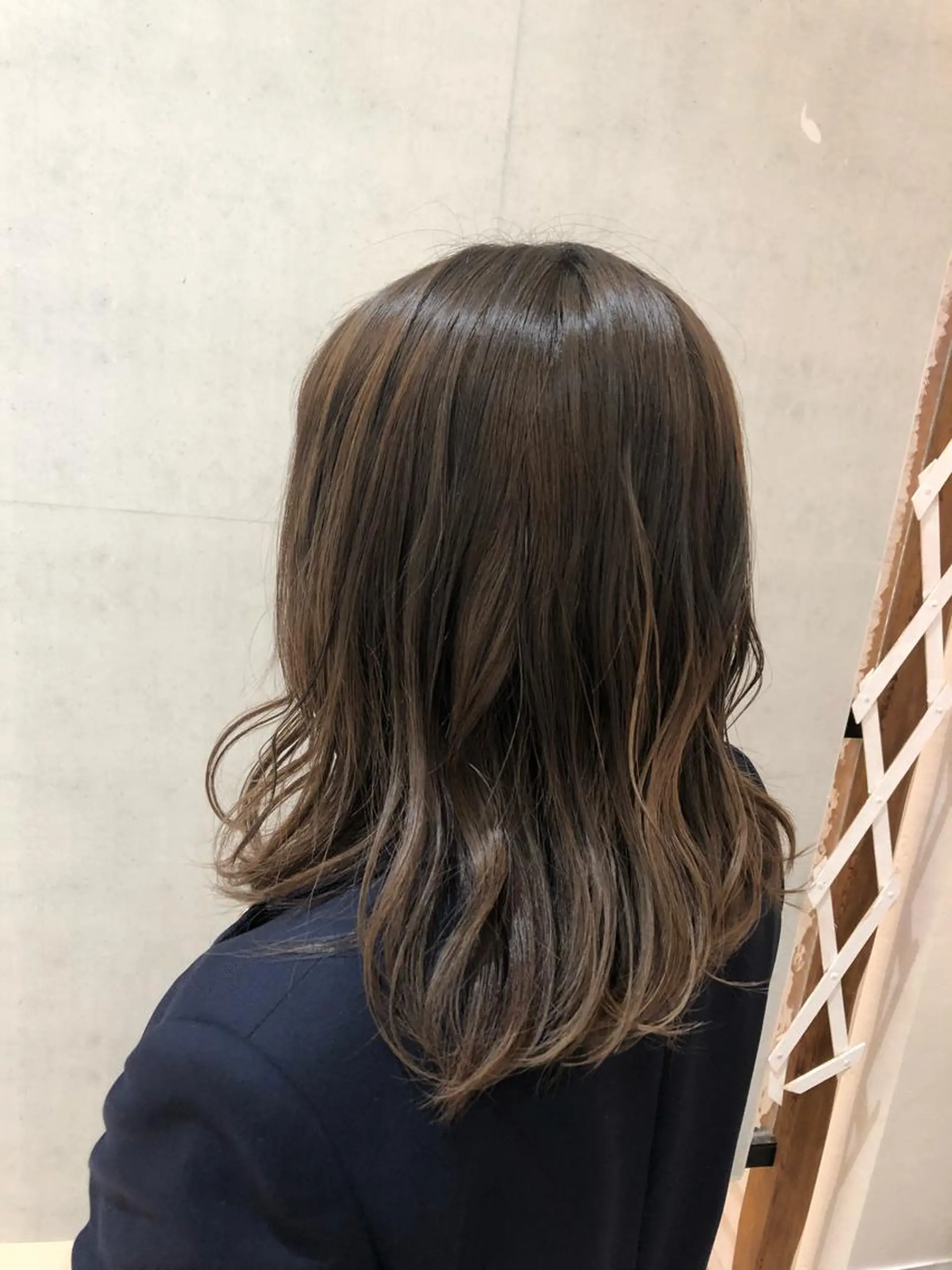 ミディアム カラー 樋渡 侑希のヘアスタイル