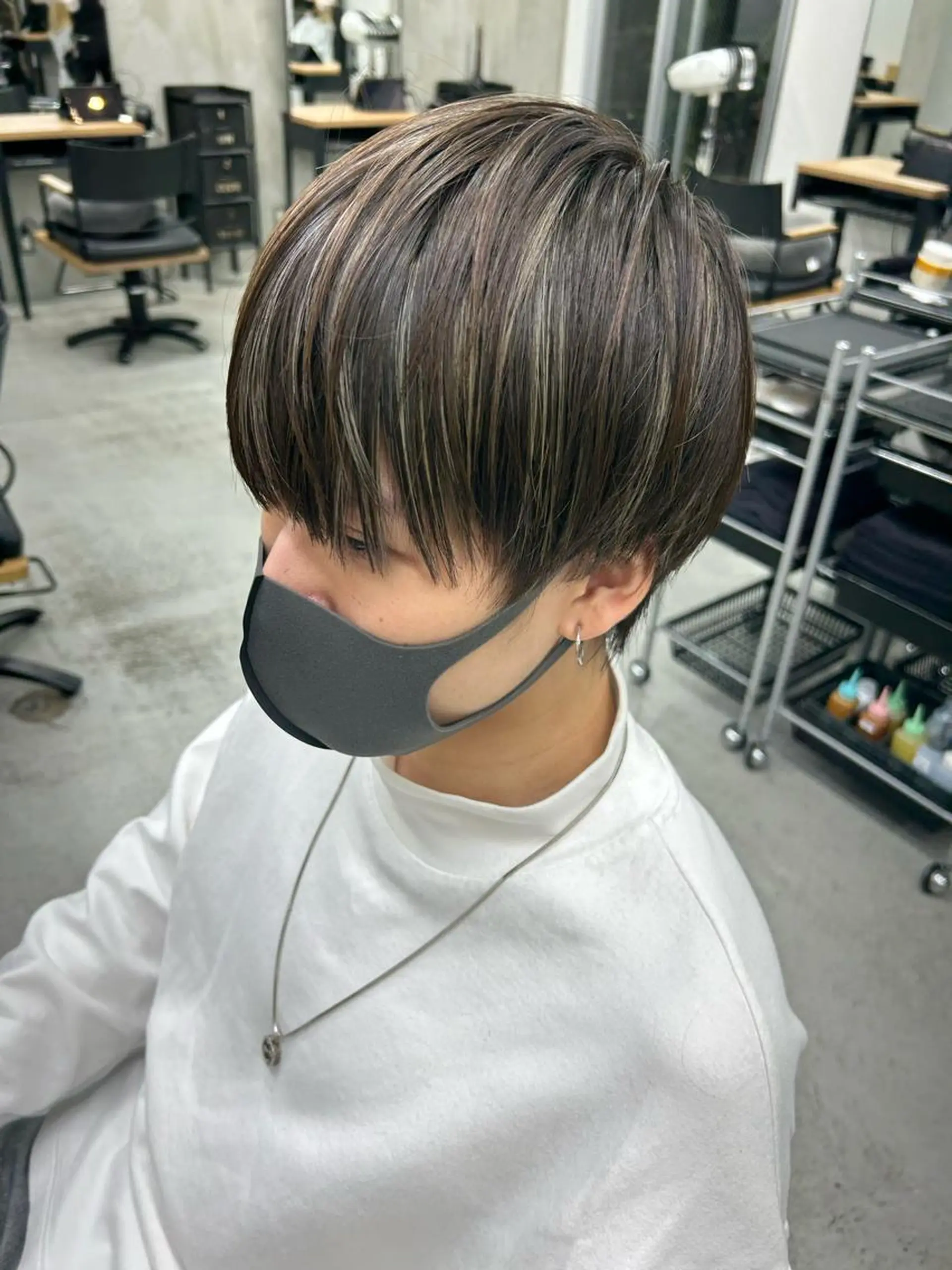 ショート カラー メンズ メンズハイライト ハイライトカラー ハイライト ヘアカラー 🧸艶々韓国ヘア 🧁mizunaのヘアスタイル