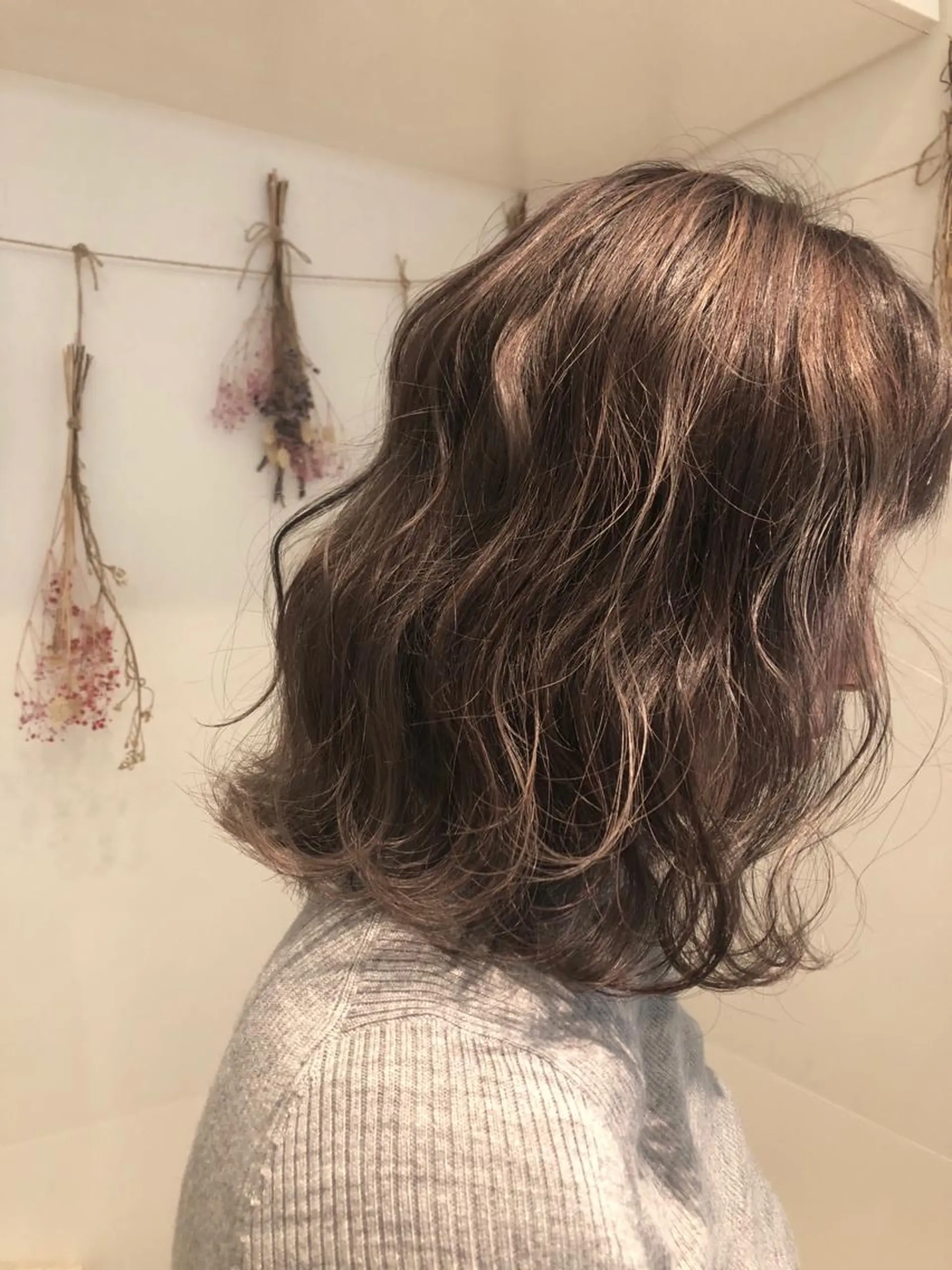 ミディアム カラー ハイライトカラー ラベンダーカラー シルバー ハイライト はだゆうき @hadadan08のヘアスタイル