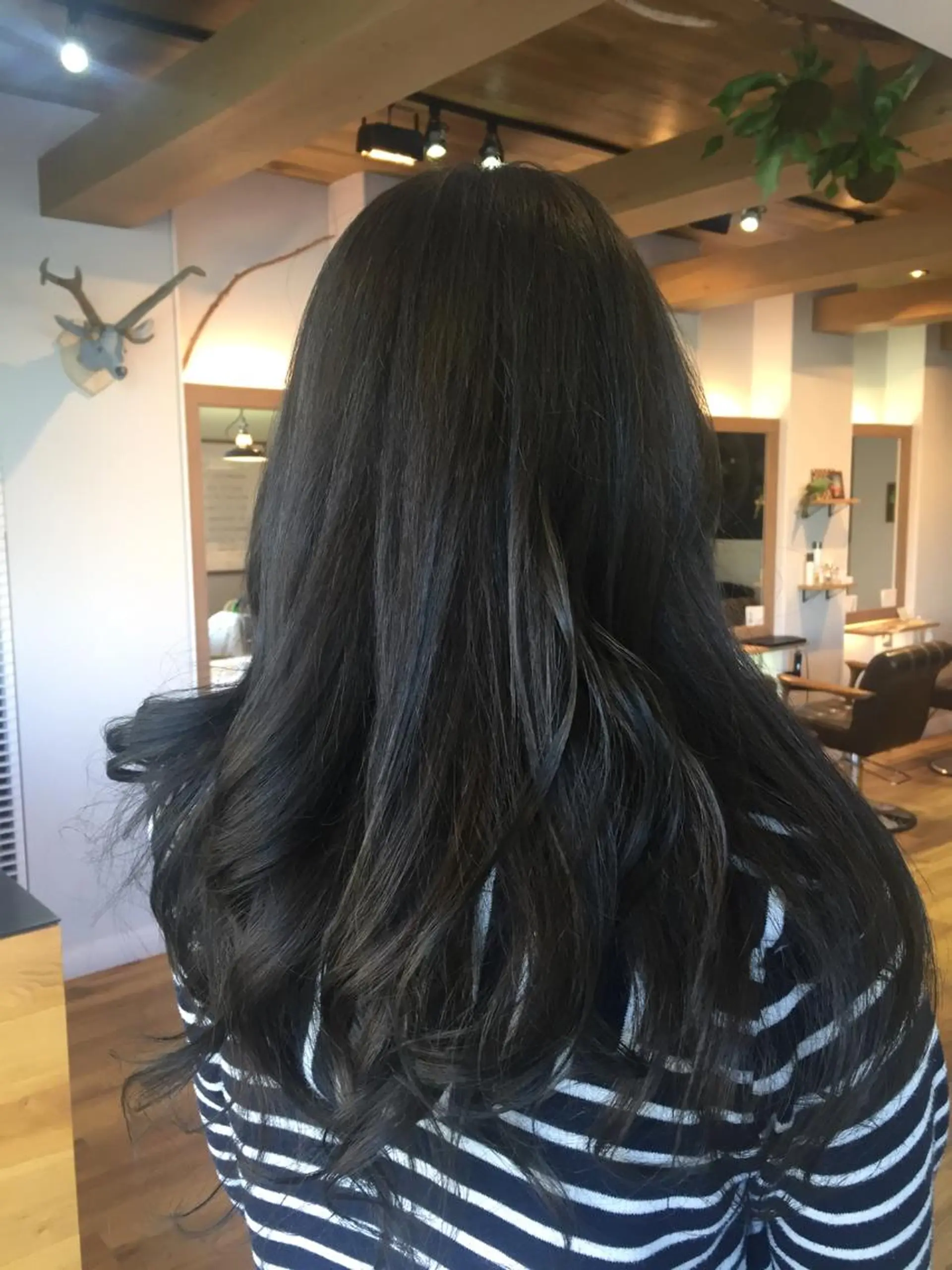 ロング カラー アッシュ ハイトーンカラー ツキダテ ユイのヘアスタイル