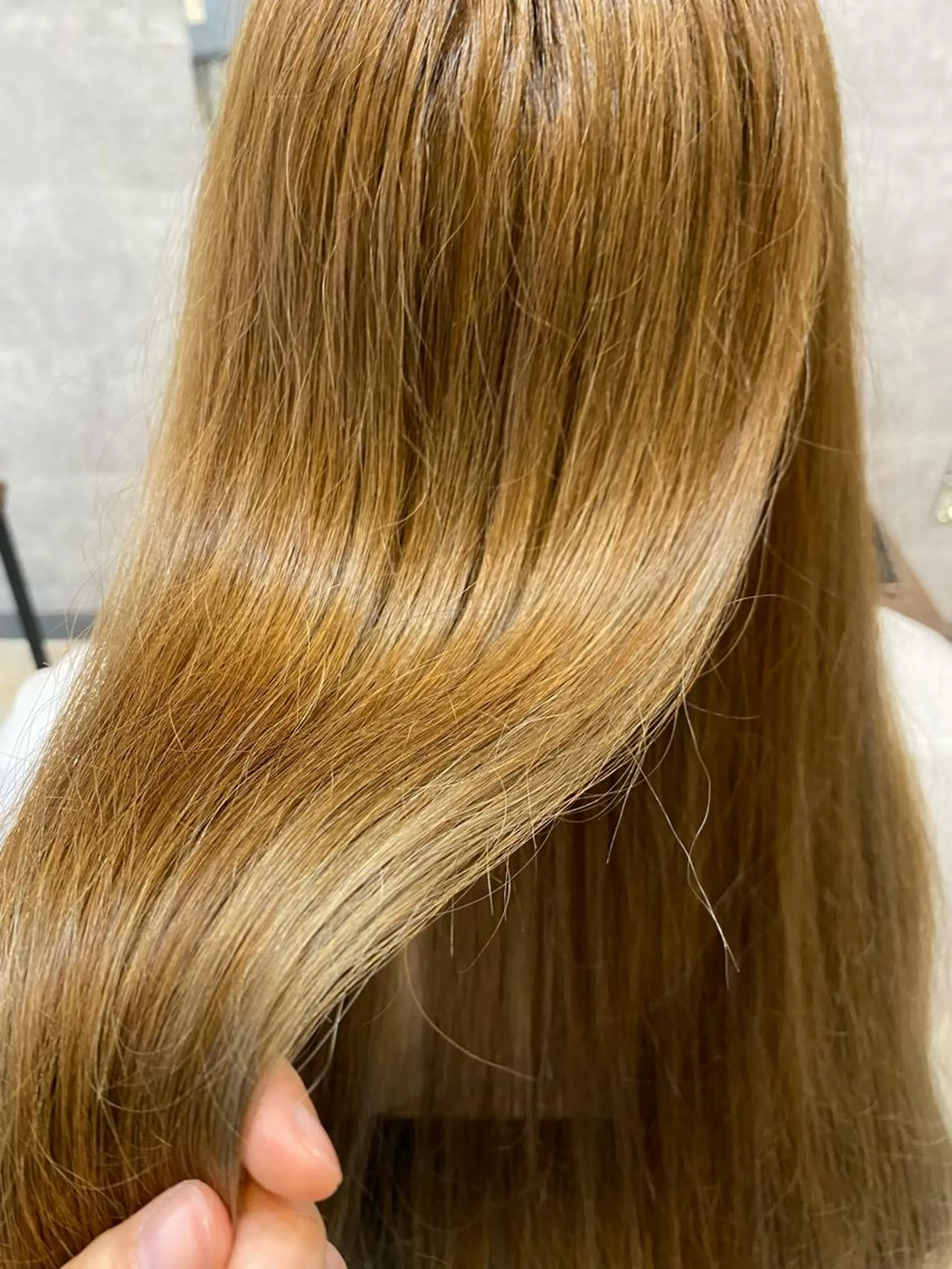 ロング カラー ベージュカラー ブリーチ ロング トリートメント GLIDE所属・LAQ MINAのマツエク・マツパデザイン