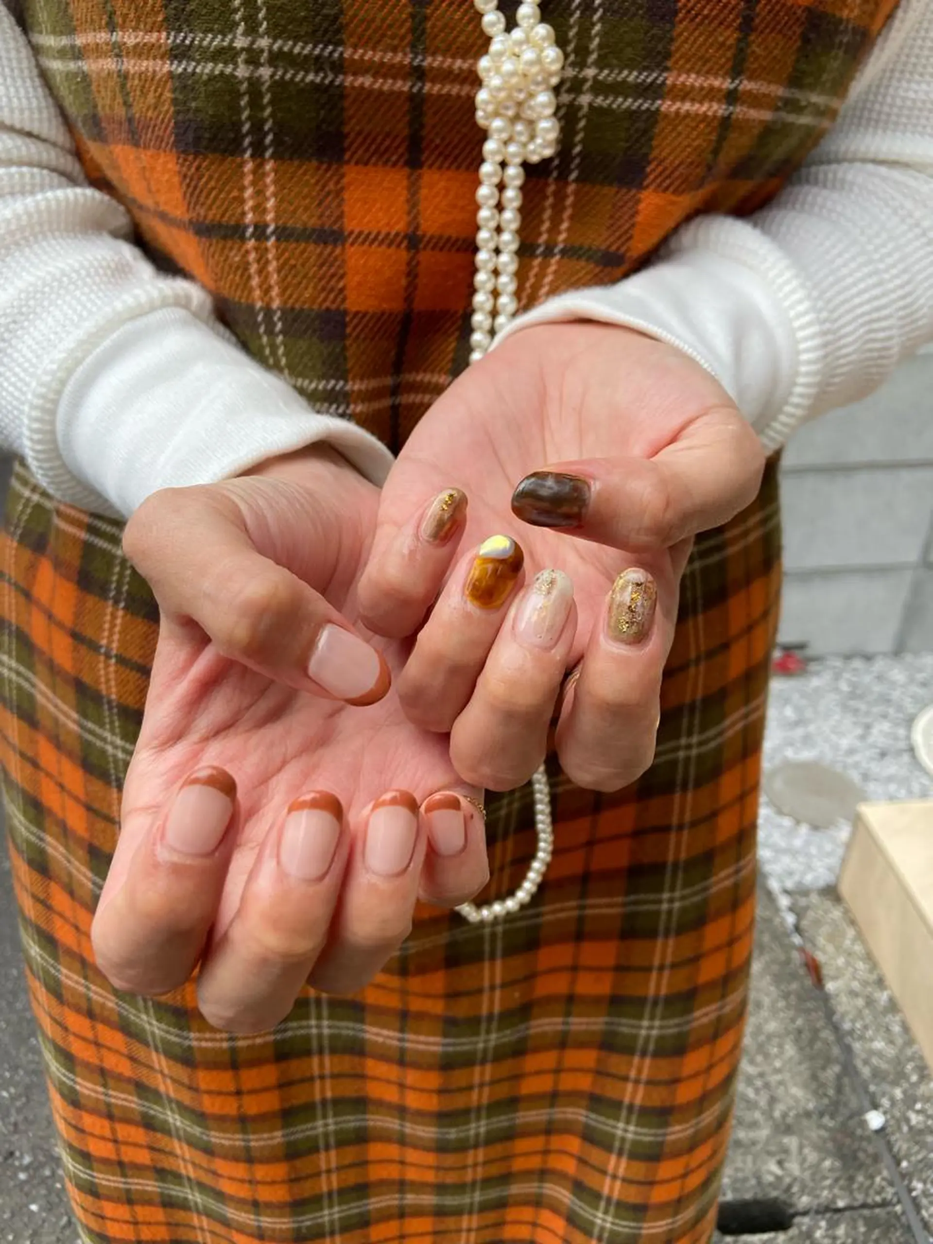 ネイル アートネイル ブラウン フレンチネイル ニュアンスネイル . unffのネイルデザイン