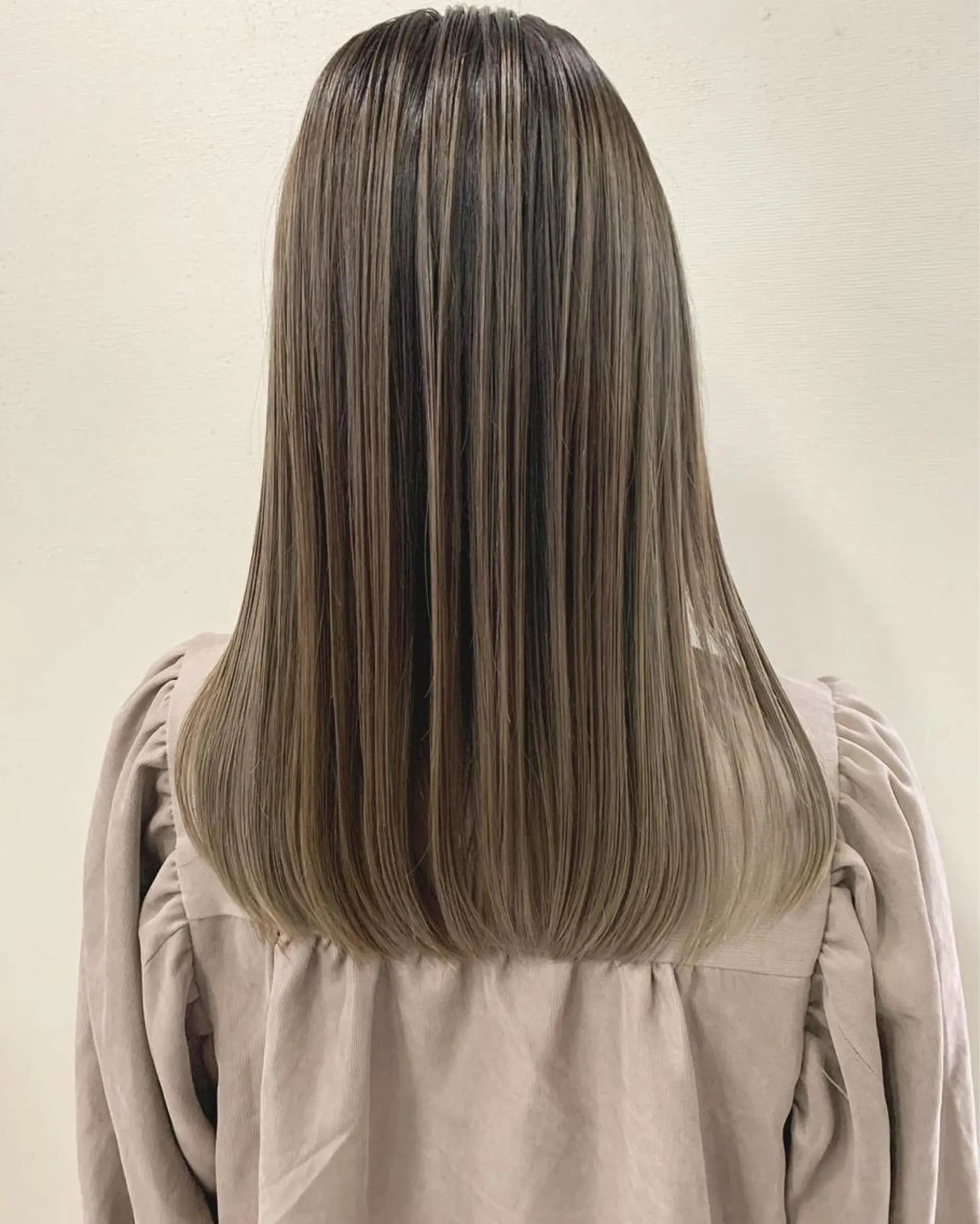 ミディアム カラー カット ヘアカラー トリートメント JIAKI 似合わせカットのヘアスタイル