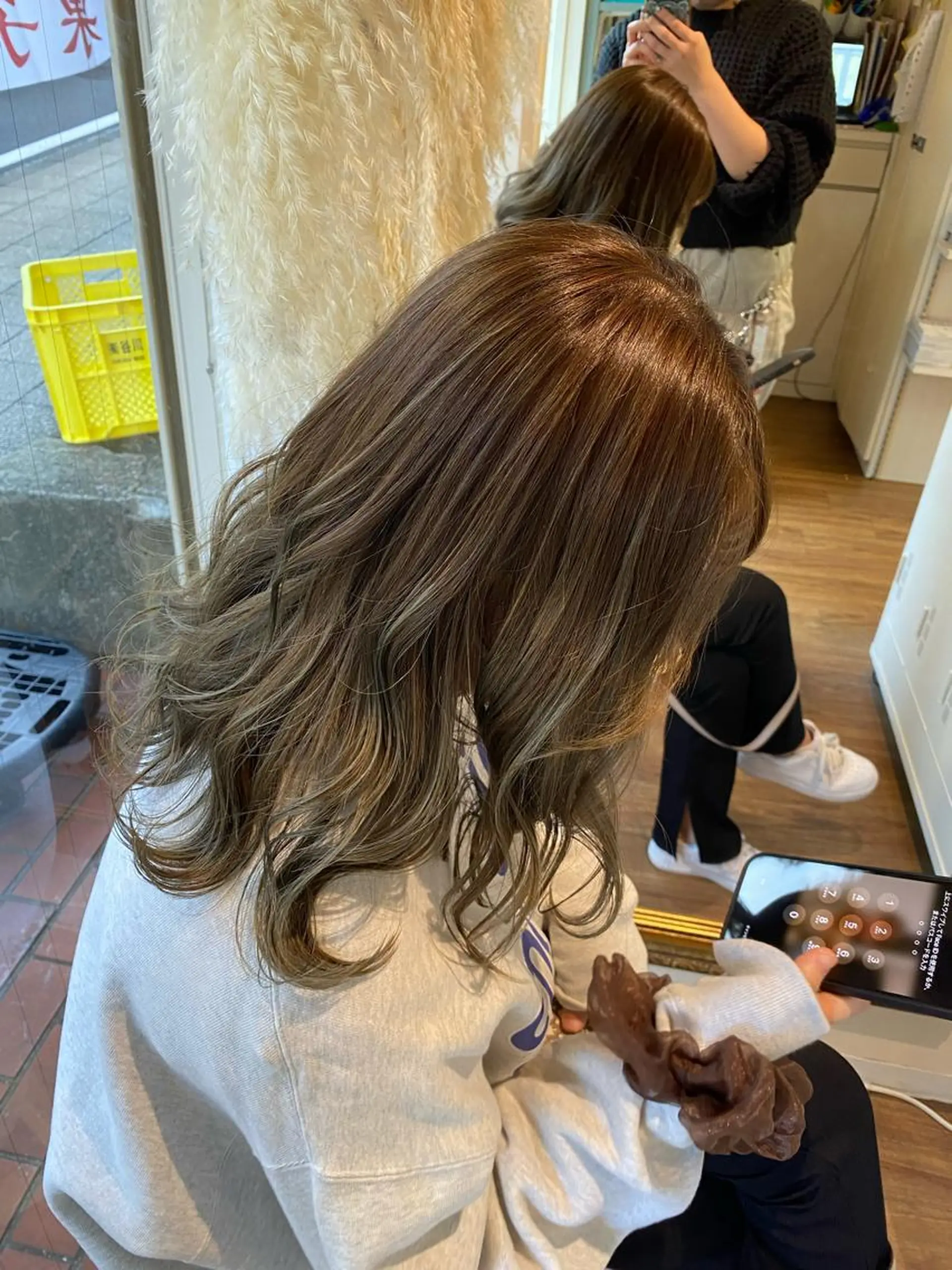 セミロング カラー カット ヘアカラー 透明感カラー/韓国 ヘア🩶yuri🩵のヘアスタイル