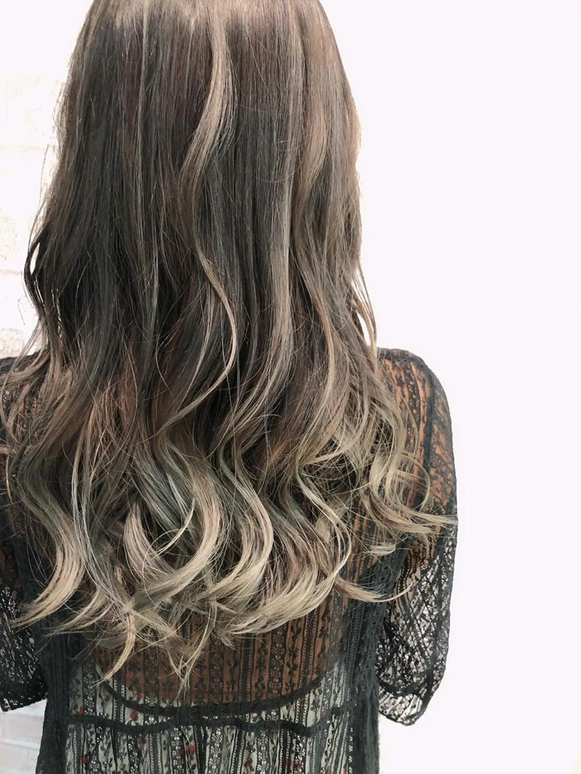 セミロング ハイライト 暖色系カラー❤️櫻井 亜美のヘアスタイル