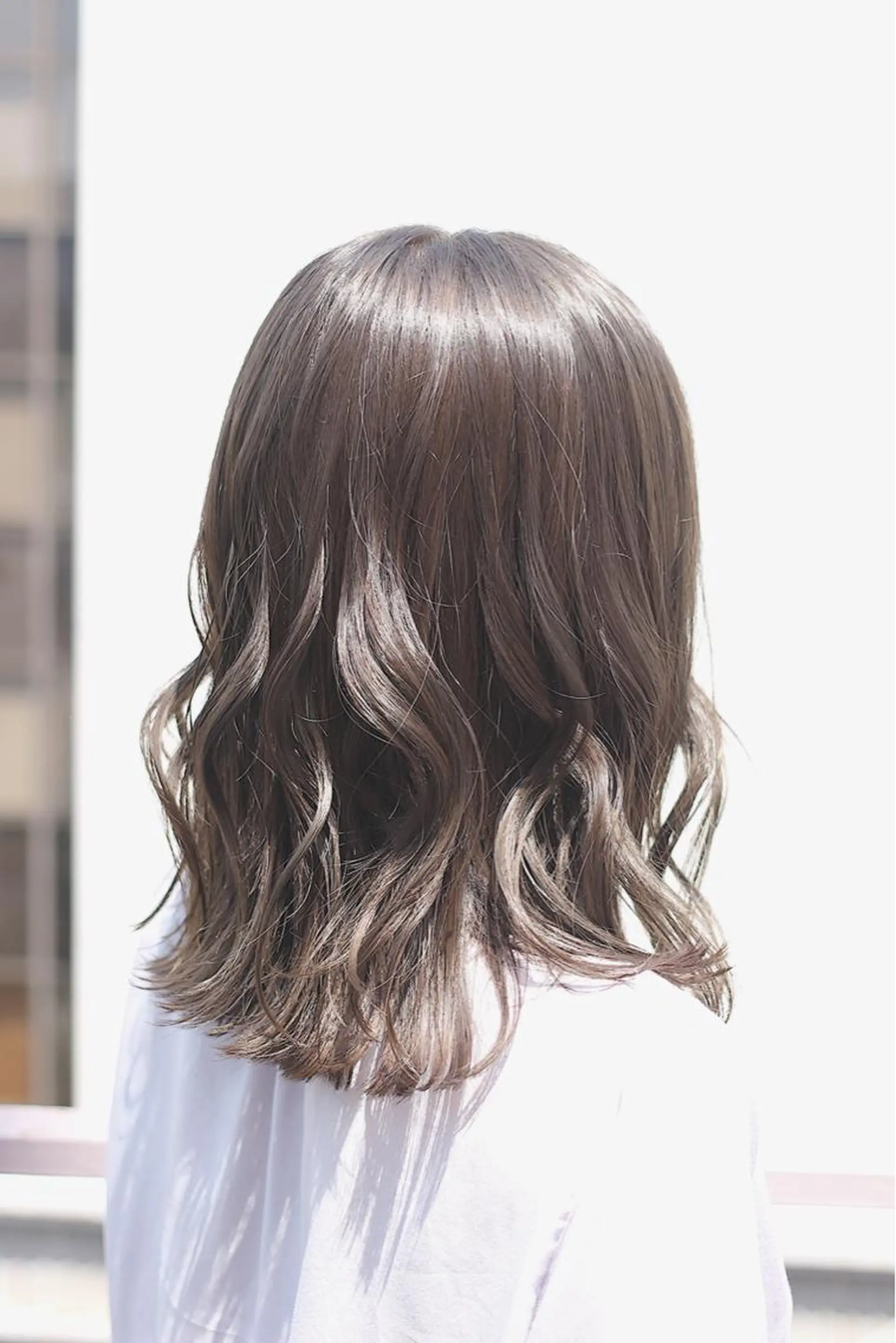 ミディアム カラー グレージュ シルバー ヘアカラー 土居 正季のヘアスタイル