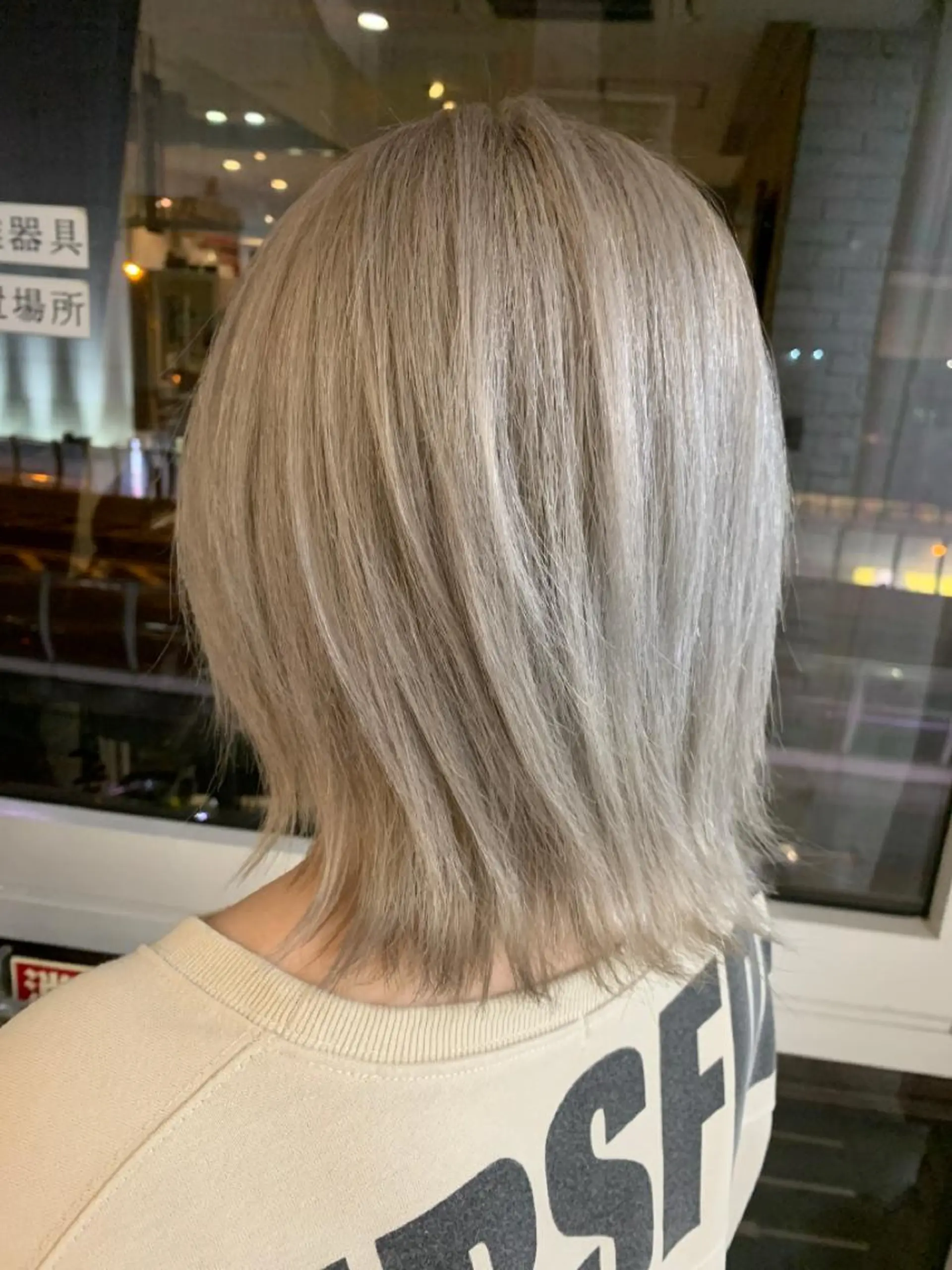 ミディアム カラー シルバー ホワイトシルバー ヘアカラー トリートメント LUXBE LUCE那覇イオン店所属・LUXBE LUCEのヘアスタイル