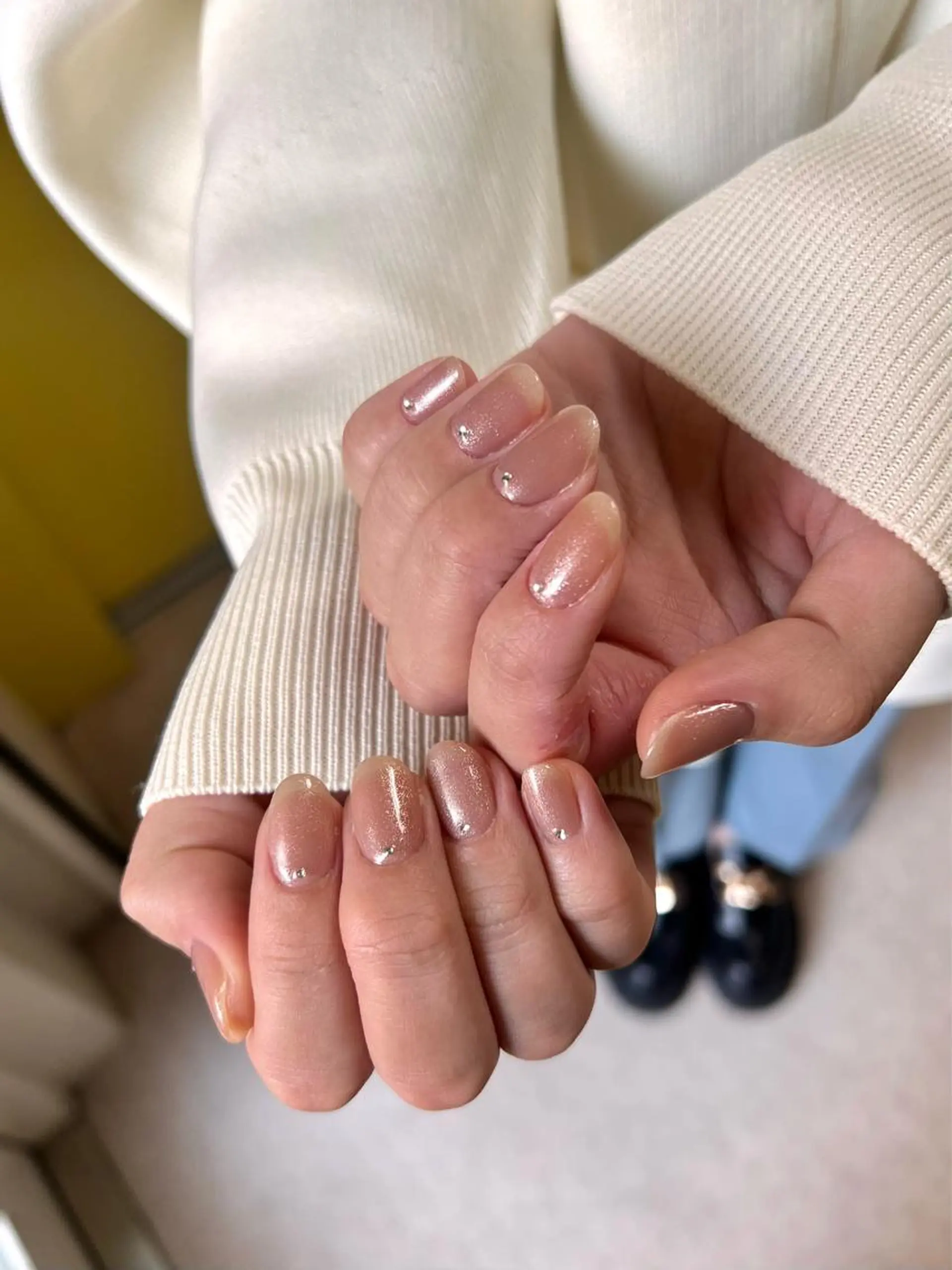 ミディアム ネイル マグネットネイル ハンドネイル each所属・𝐞𝐚𝐜𝐡 nanami🩰のネイルデザイン