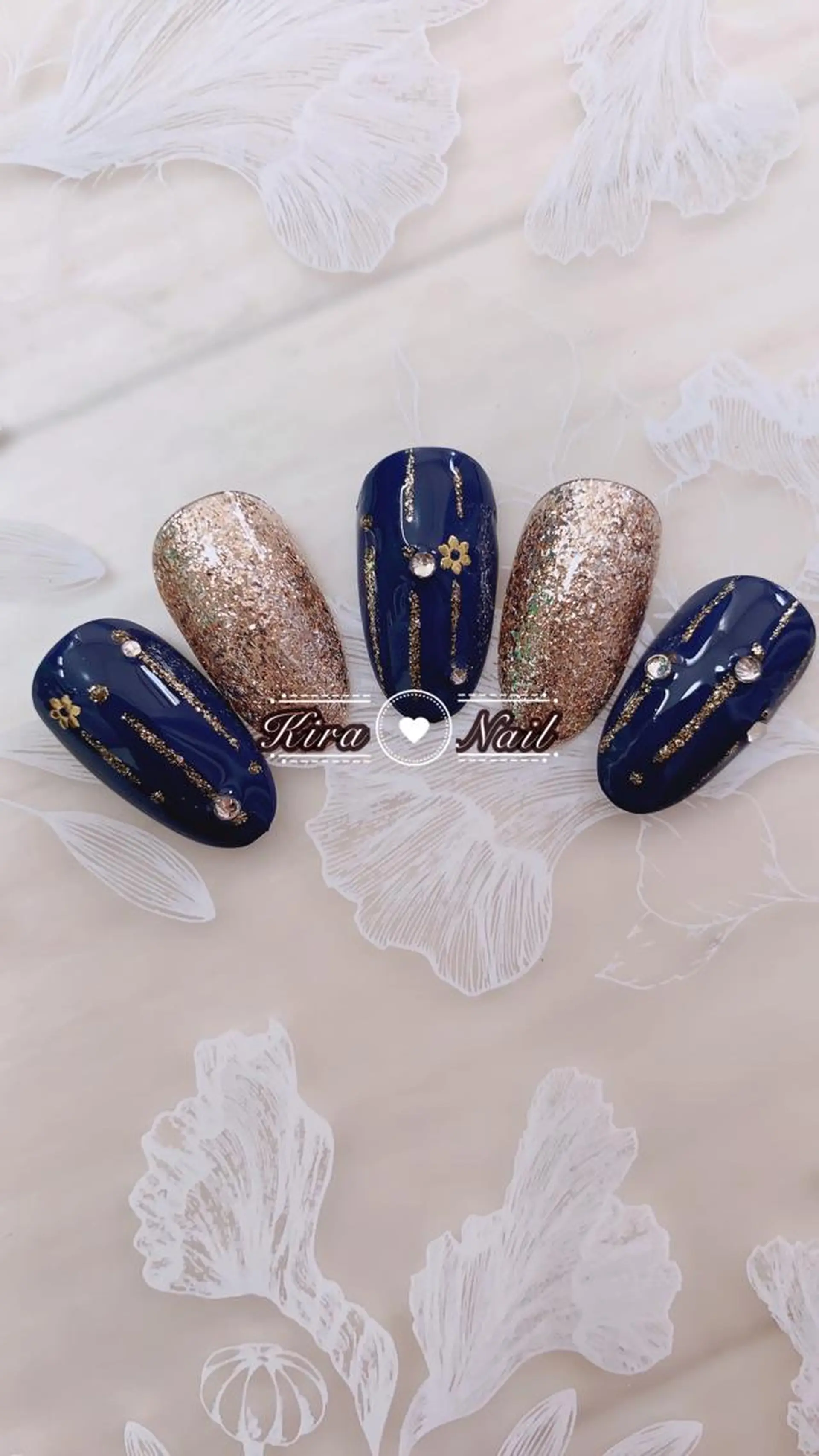 ネイル オフィスネイル 冬ネイル クリスマス Kira Nailのネイルデザイン