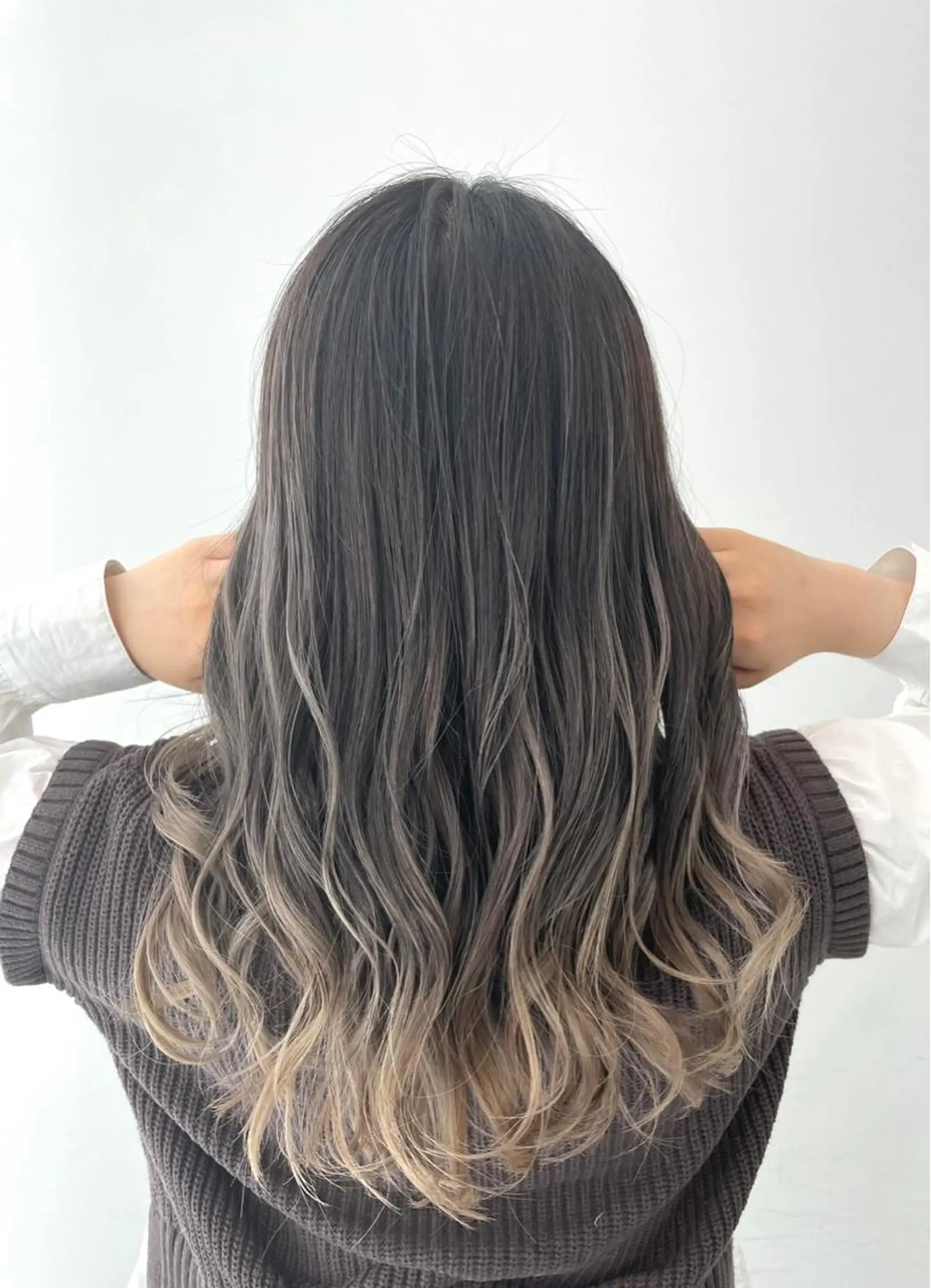 セミロング カラー ヘアアレンジ バレイヤージュ ベージュカラー ブリーチ ラベンダーカラー ラベンダーベージュ 🦄インナーカラー 🦄貫井彩花のヘアスタイル