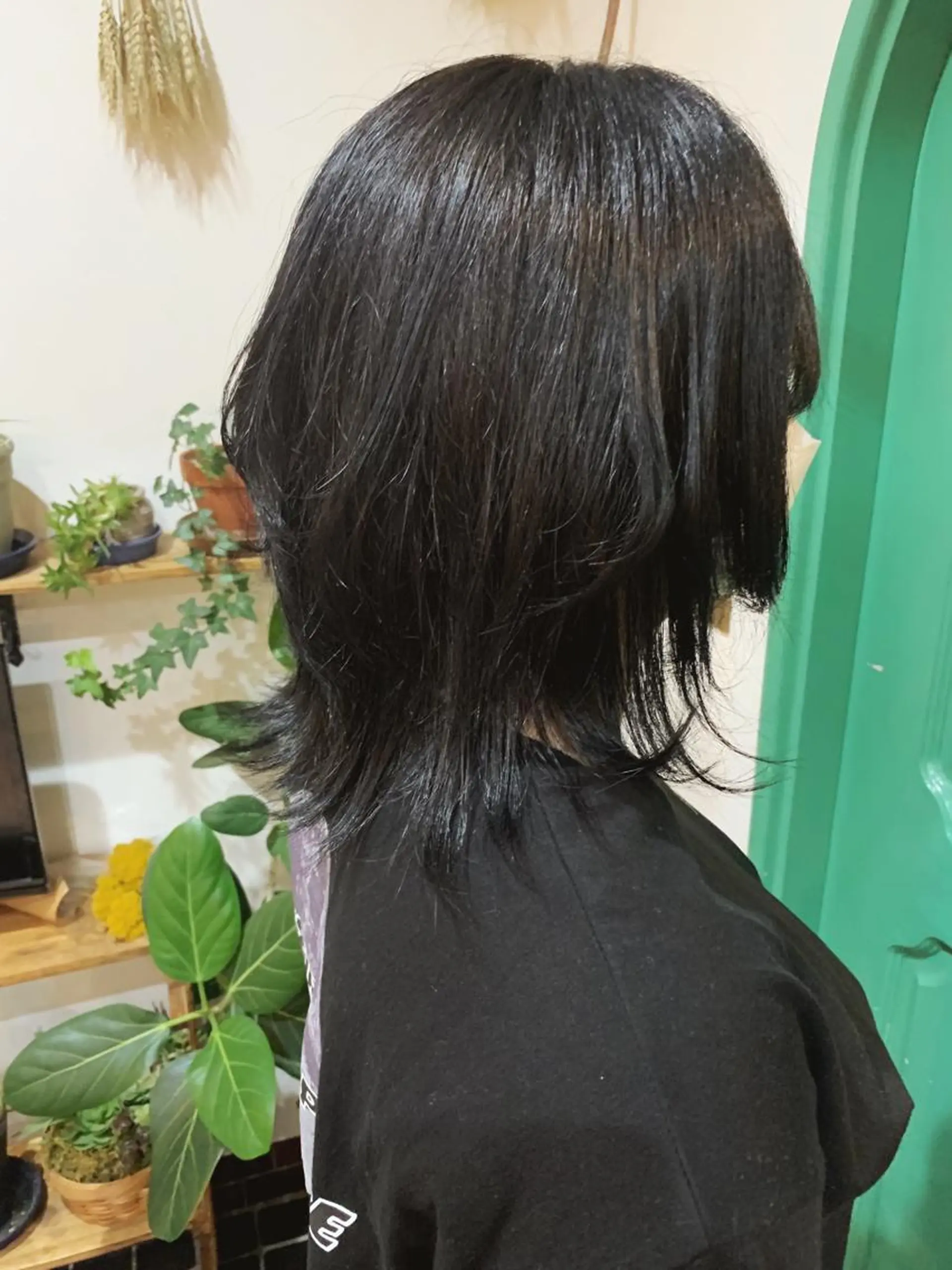 セミロング ウルフカット カット ヘアカラー 佐藤 美咲のヘアスタイル