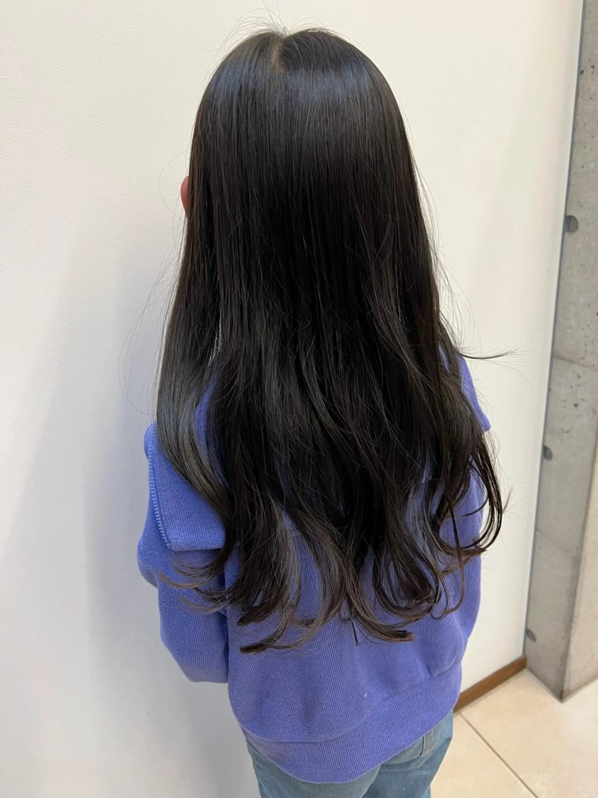 セミロング 岸田 莉奈のヘアスタイル