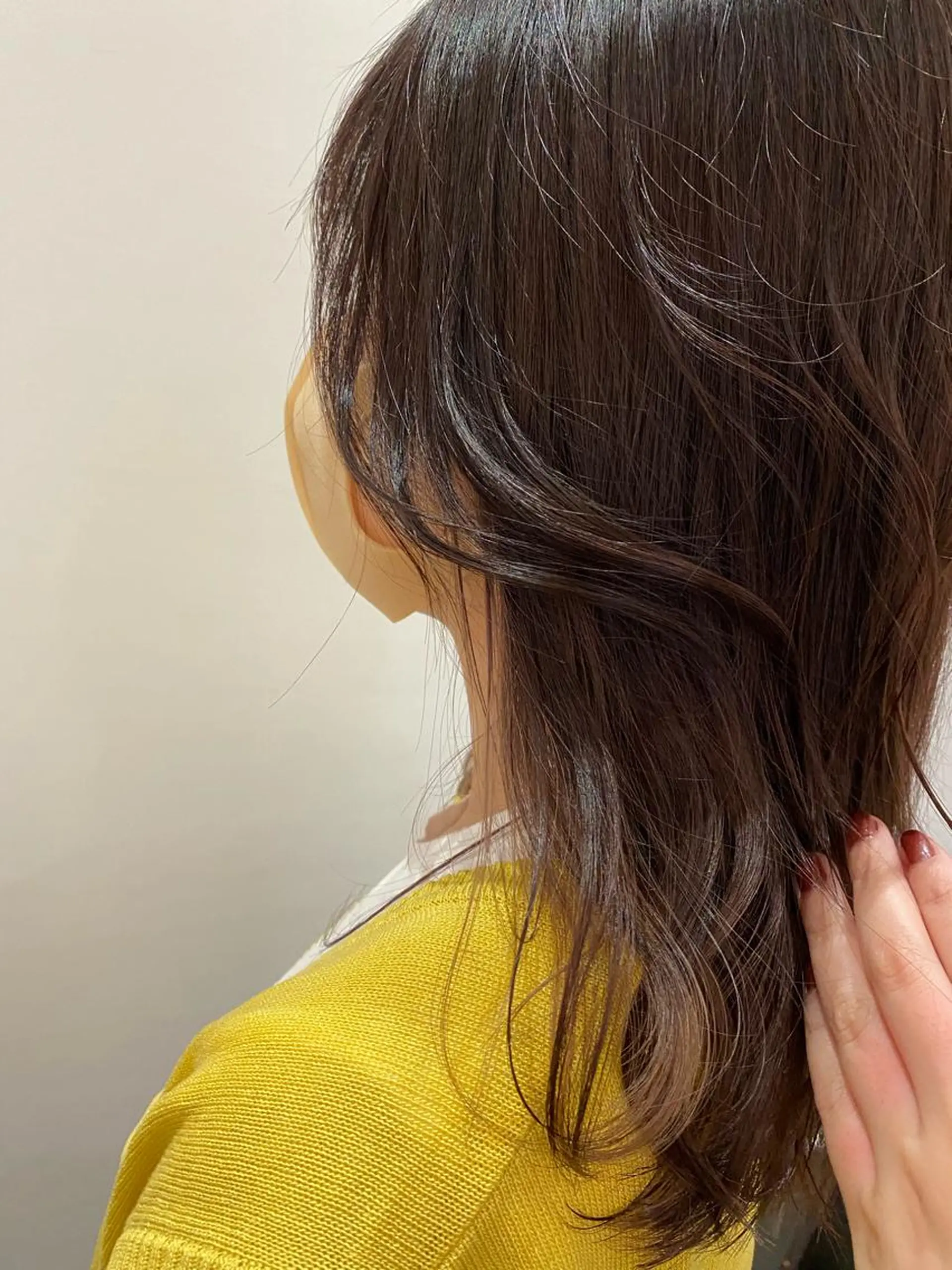 セミロング カラー ベージュカラー インナーカラー ピンクカラー 丸尾 沙弥香のヘアスタイル