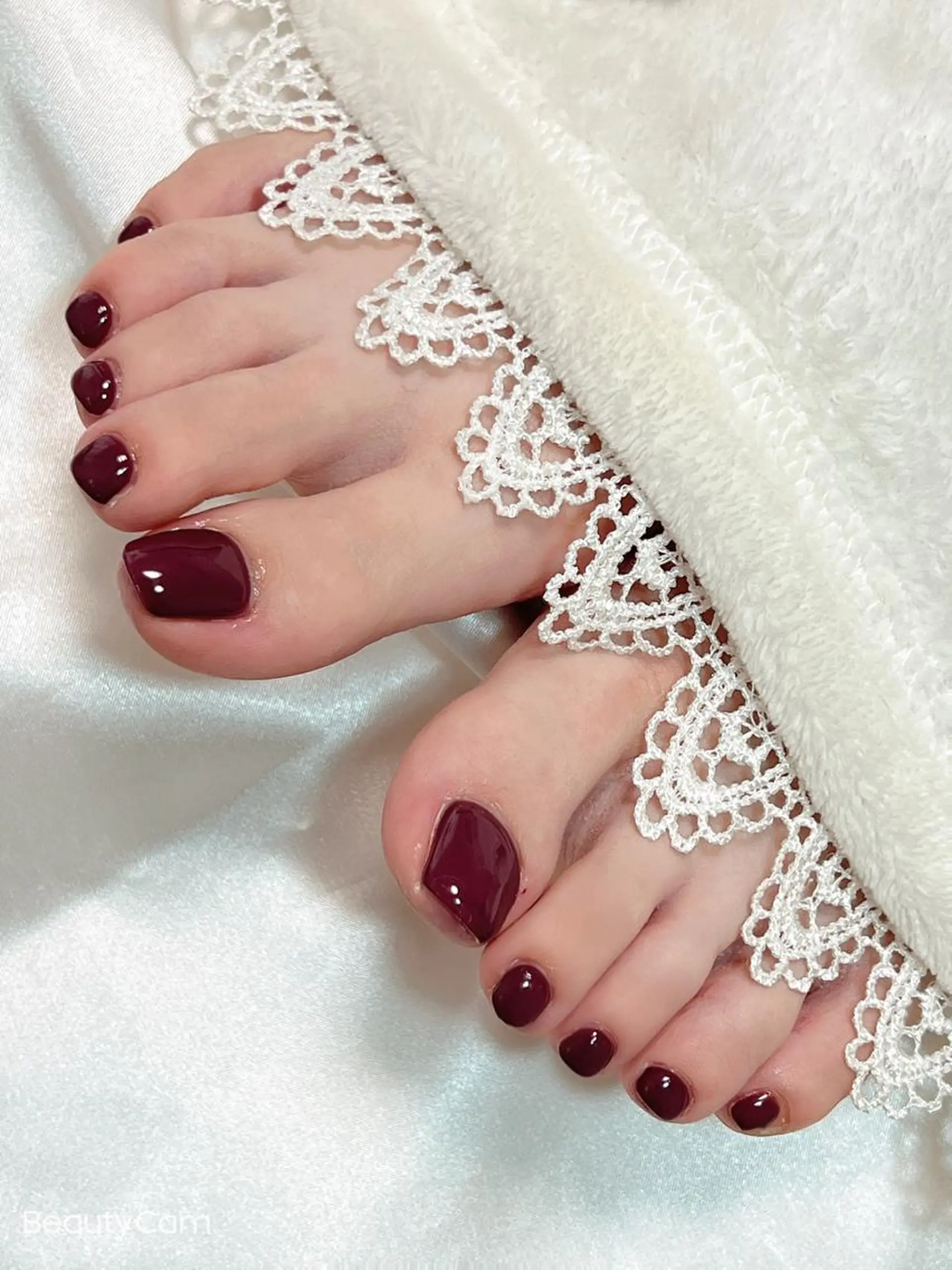 ネイル フットネイル ワンカラーネイル 赤色 bijou nails所属・bijou nails　蓮のネイルデザイン
