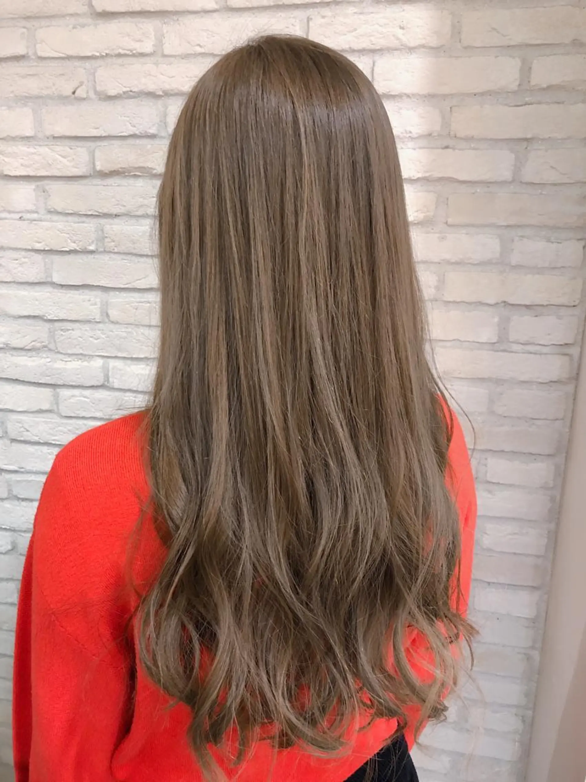 ロング カラー アッシュ ベージュカラー HAUS 片山みほのヘアスタイル