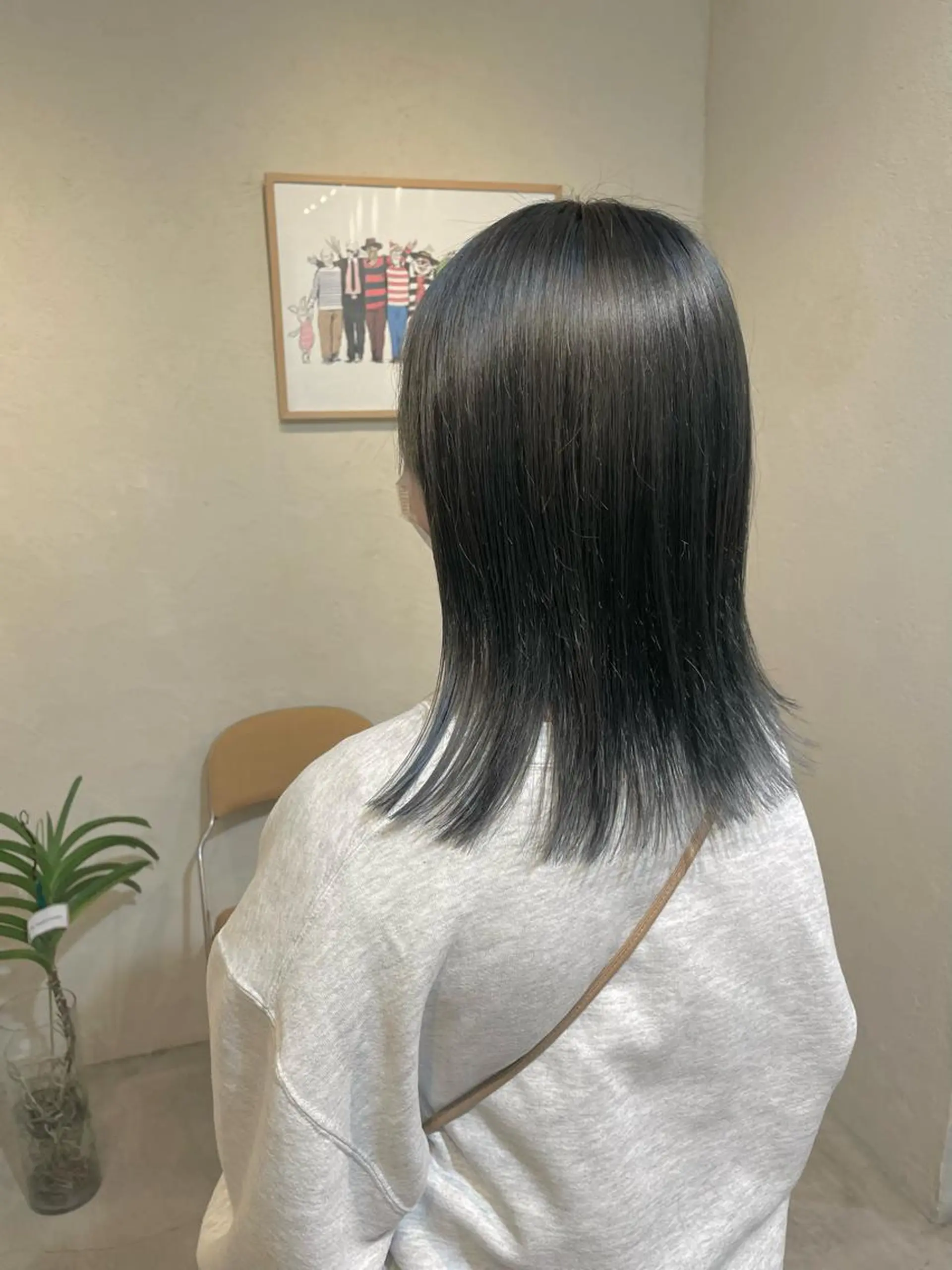セミロング カラー ベージュカラー ブリーチ デザインカラー Rin:nel hair所属・Takanishi くすみベージュカラーのヘアスタイル