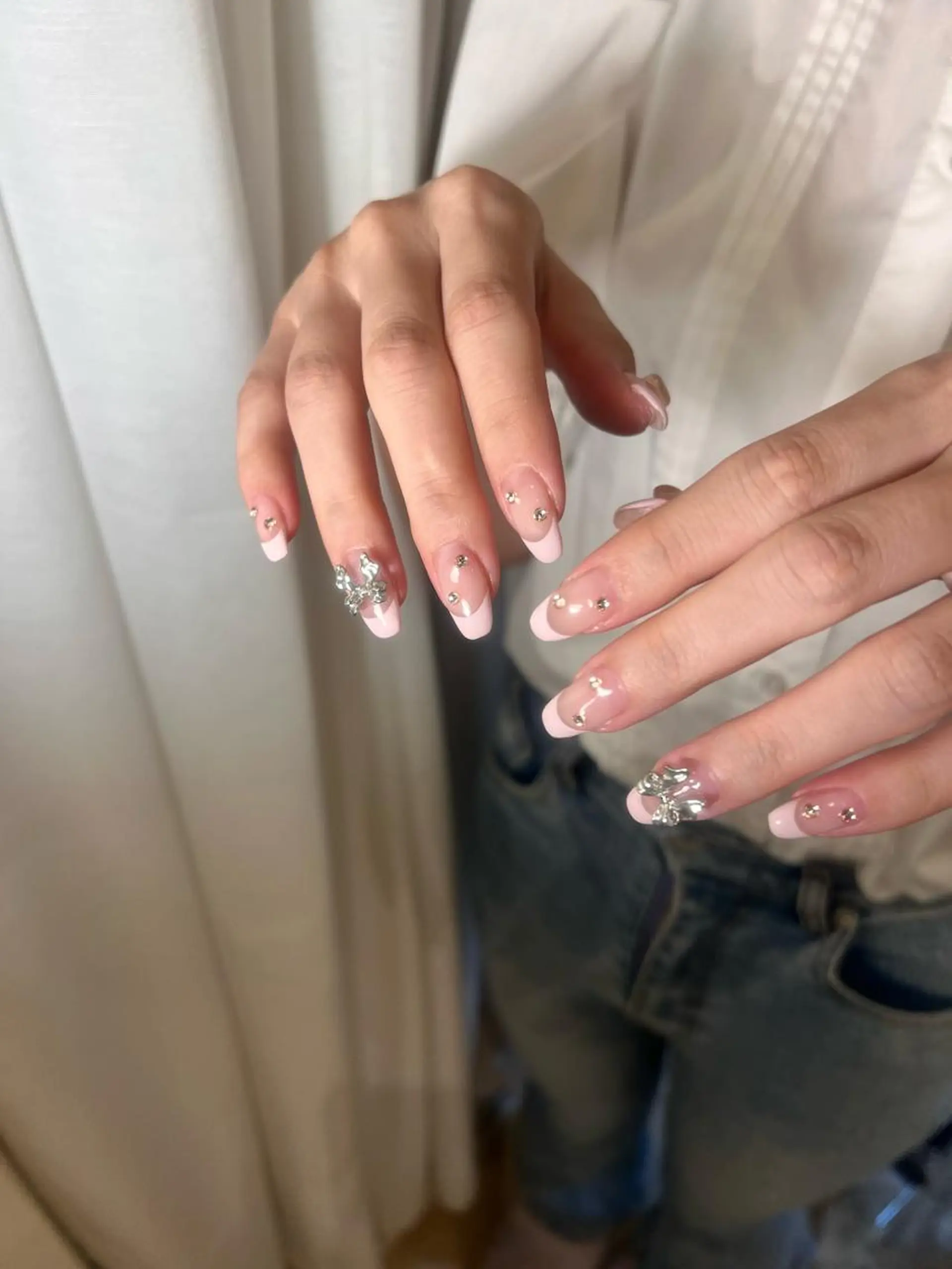 ミディアム ネイル ハンドネイル each所属・𝐞𝐚𝐜𝐡 nanami🩰のネイルデザイン