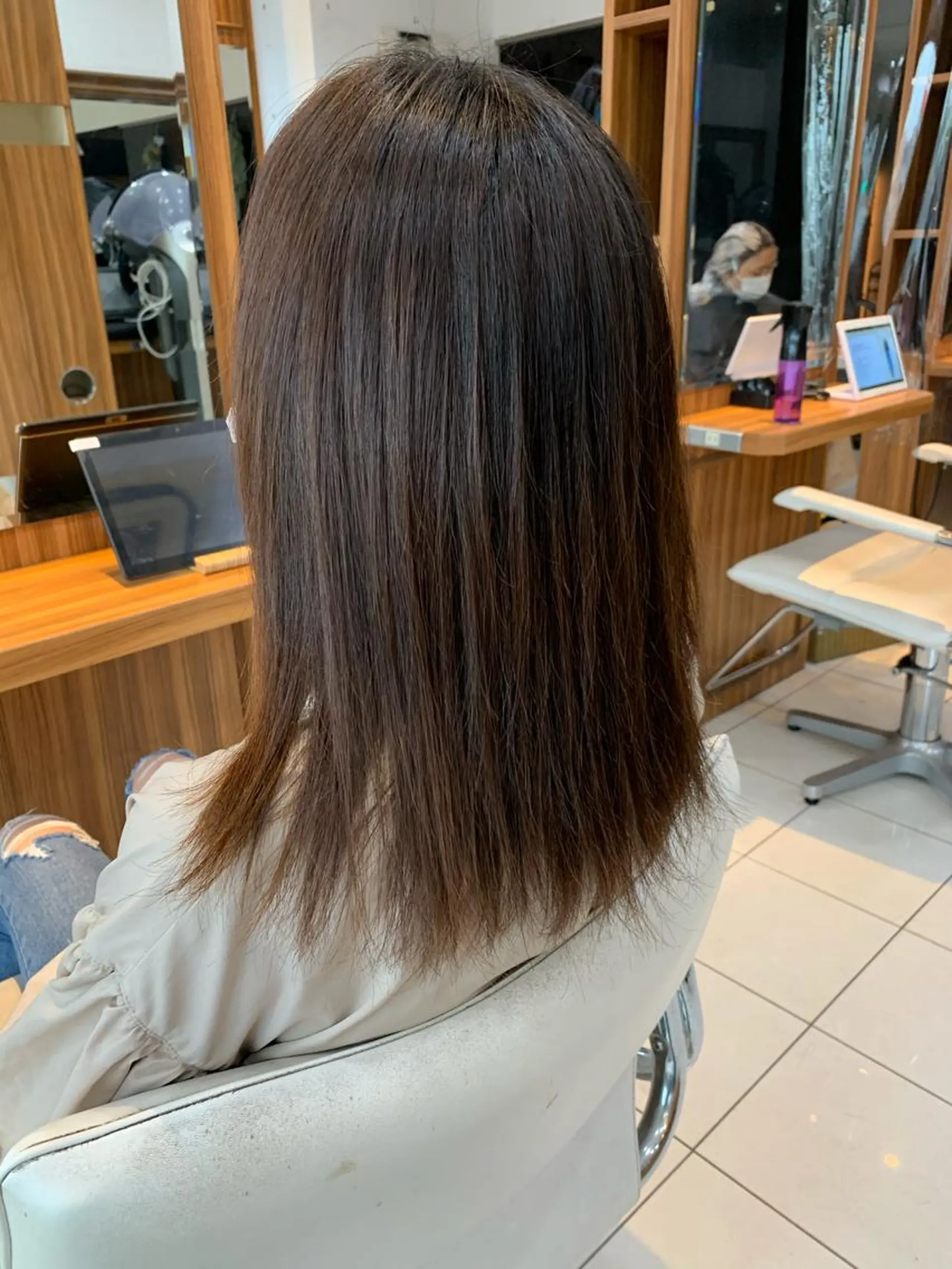 セミロング カラー パーマ ストレートパーマ カット ヘアカラー トリートメント 白髪ぼかしハイライト 柳川拓哉のヘアスタイル