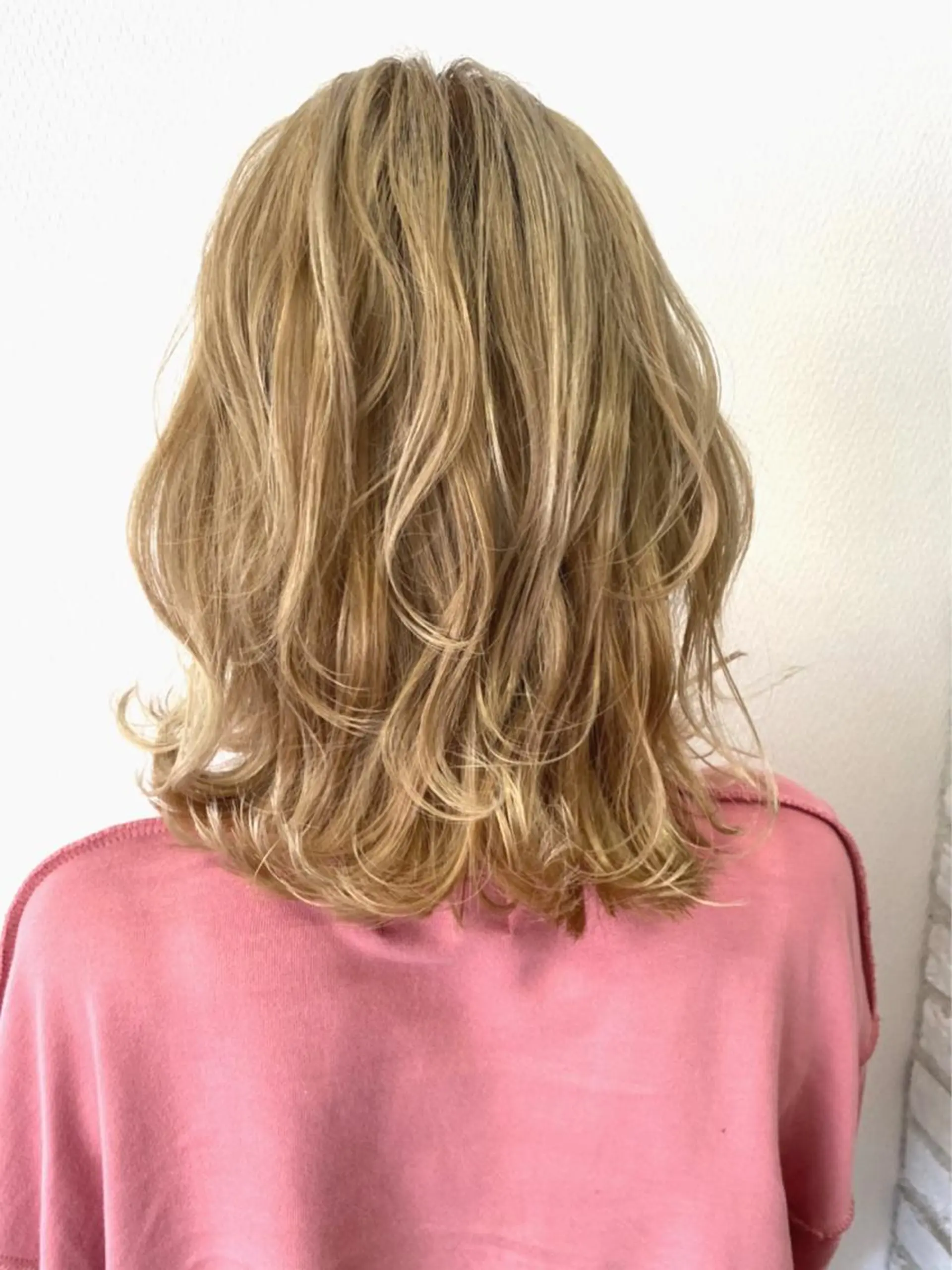 ミディアム 山本 茉希のヘアスタイル