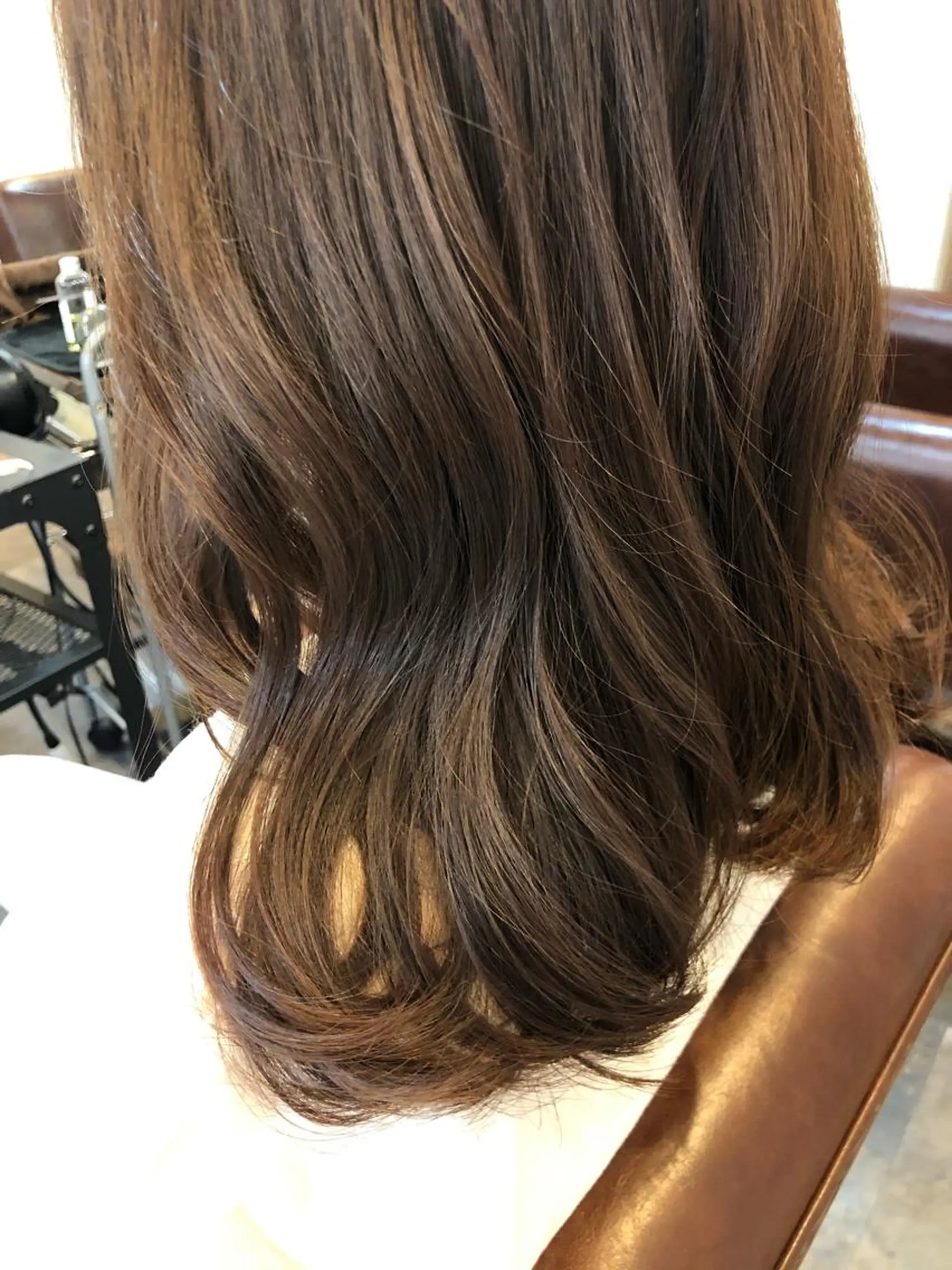 セミロング カラー 出雲 莉奈のヘアスタイル