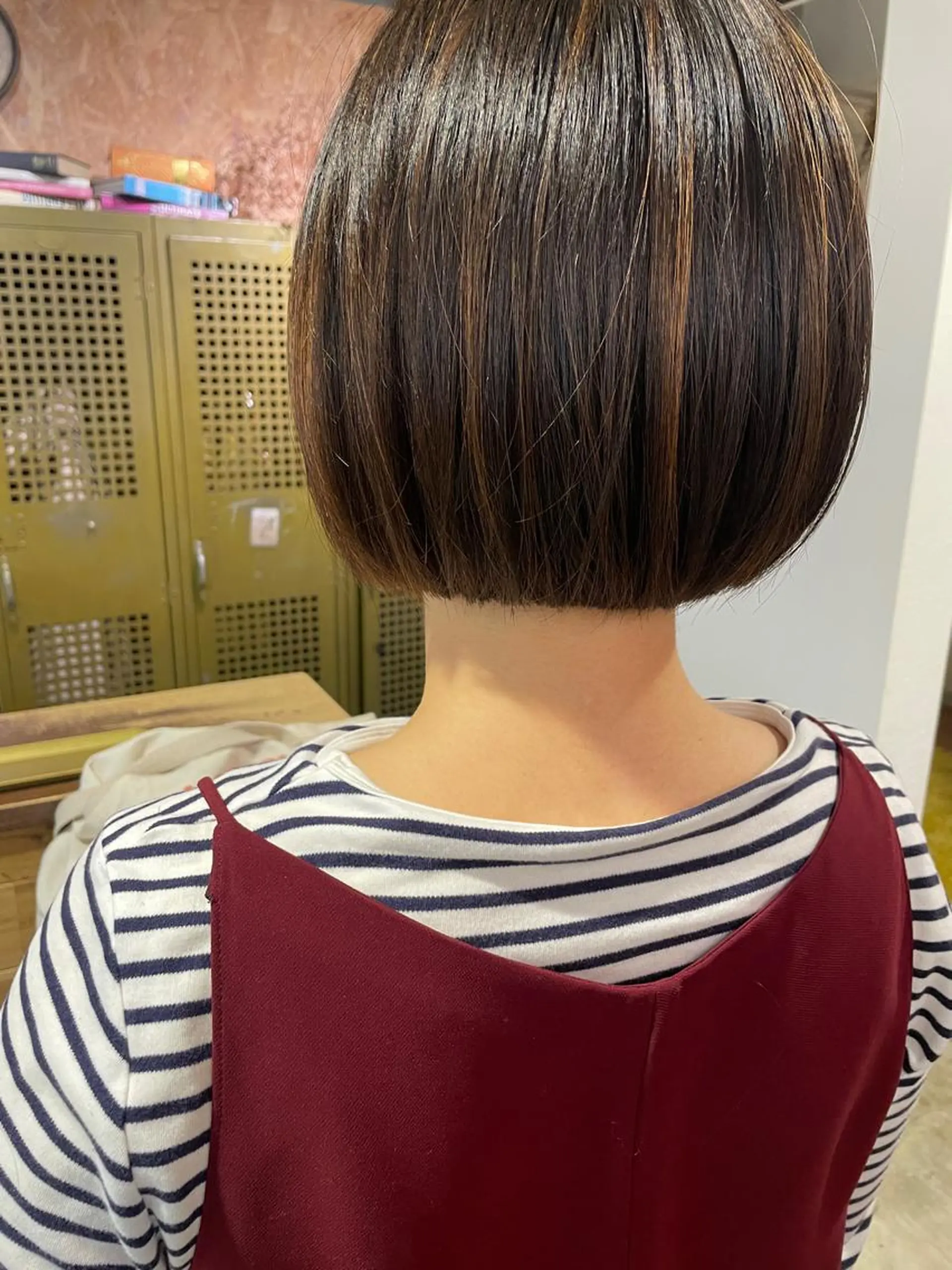 ショート ボブ ハイライト カット ヘアカラー トリートメント さの あやねのヘアスタイル