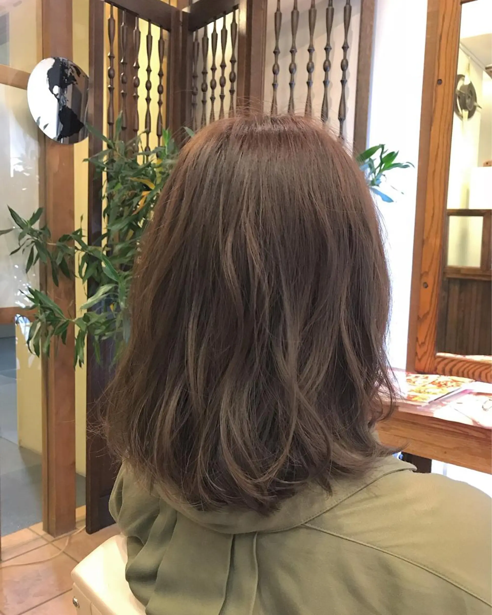 ミディアム カラー アッシュ ブリーチ ピンクカラー バイオレットカラー ウルフカット OZAWAYA所属・小沢 佑次のヘアスタイル