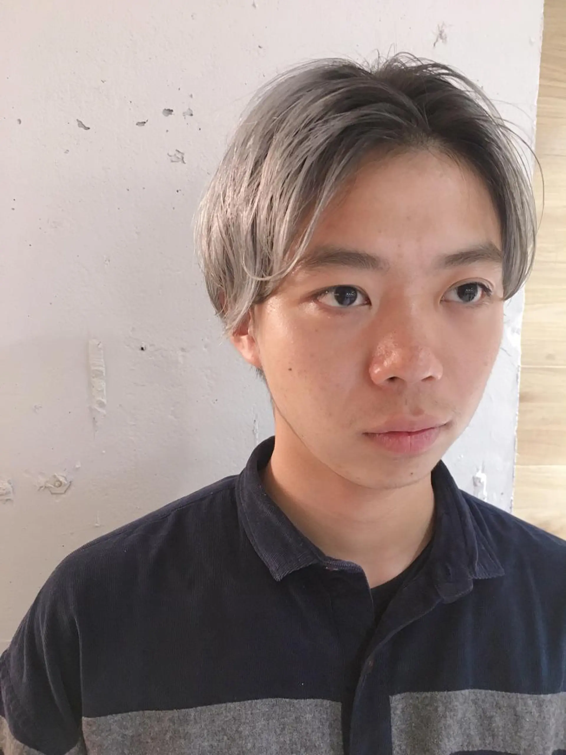 ショート カラー メンズ アッシュ シルバー シルバーアッシュ Fuuu《フゥ》所属・シノザキ シンゴのヘアスタイル