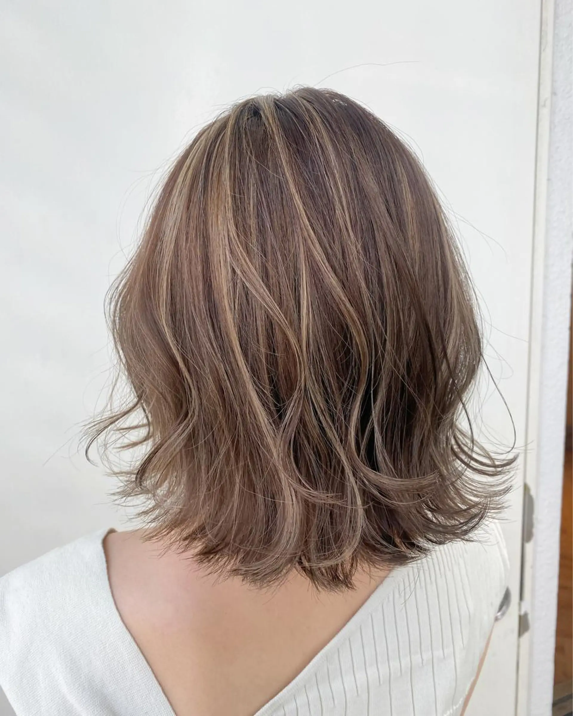 ミディアム カラー 韓国ヘア顔周りカット 艶髪ベージュtamaのヘアスタイル