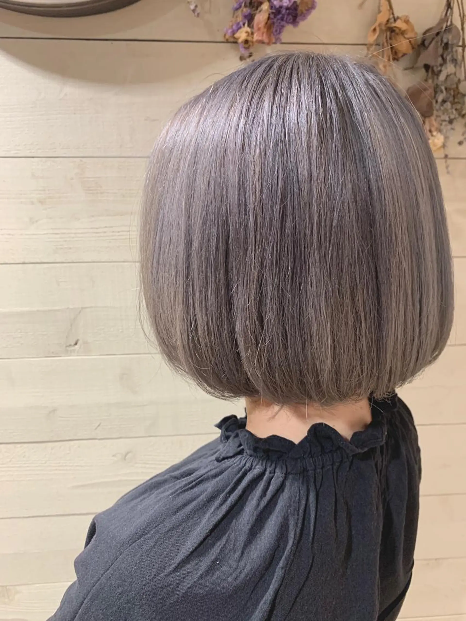 ミディアム カラー クワハラ イオリのヘアスタイル