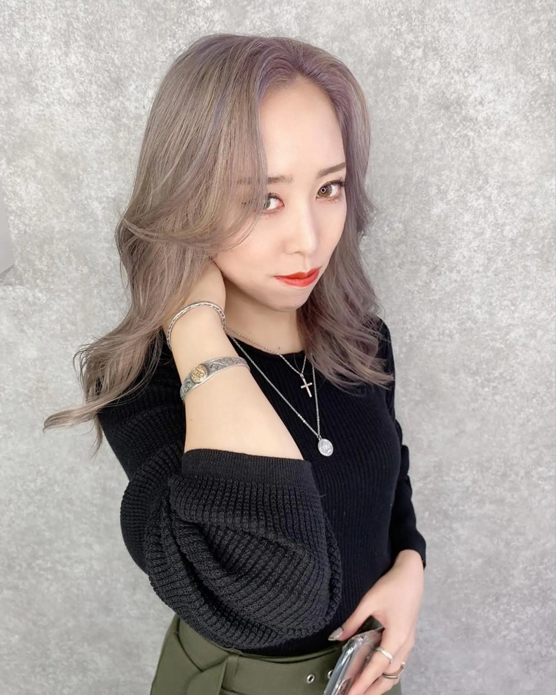 ロング カラー アッシュ ハイトーンカラー ラベンダーカラー ラベンダーアッシュ 髪質改善 UNDER vr 【アンダーバー】のヘアスタイル