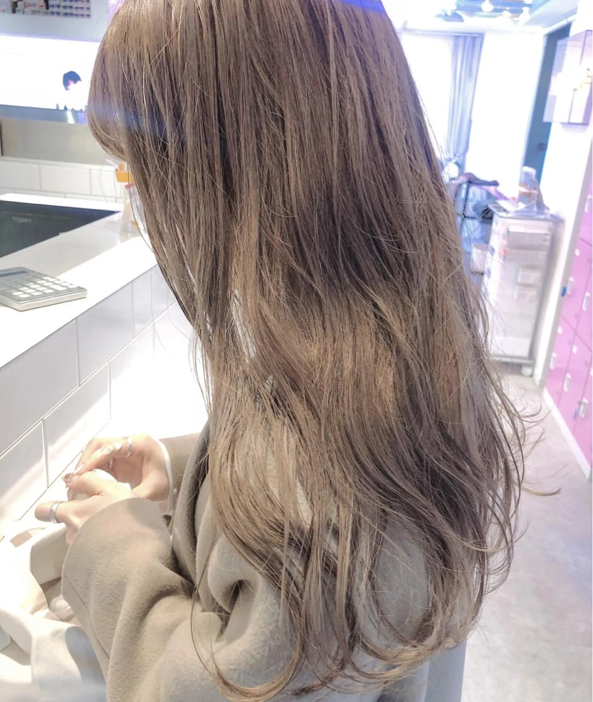 ロング カラー ブリーチ グレージュ ミルクティーグレージュ ヘアカラー トリートメント 透明感カラー× レイヤーカット✨高梨のヘアスタイル