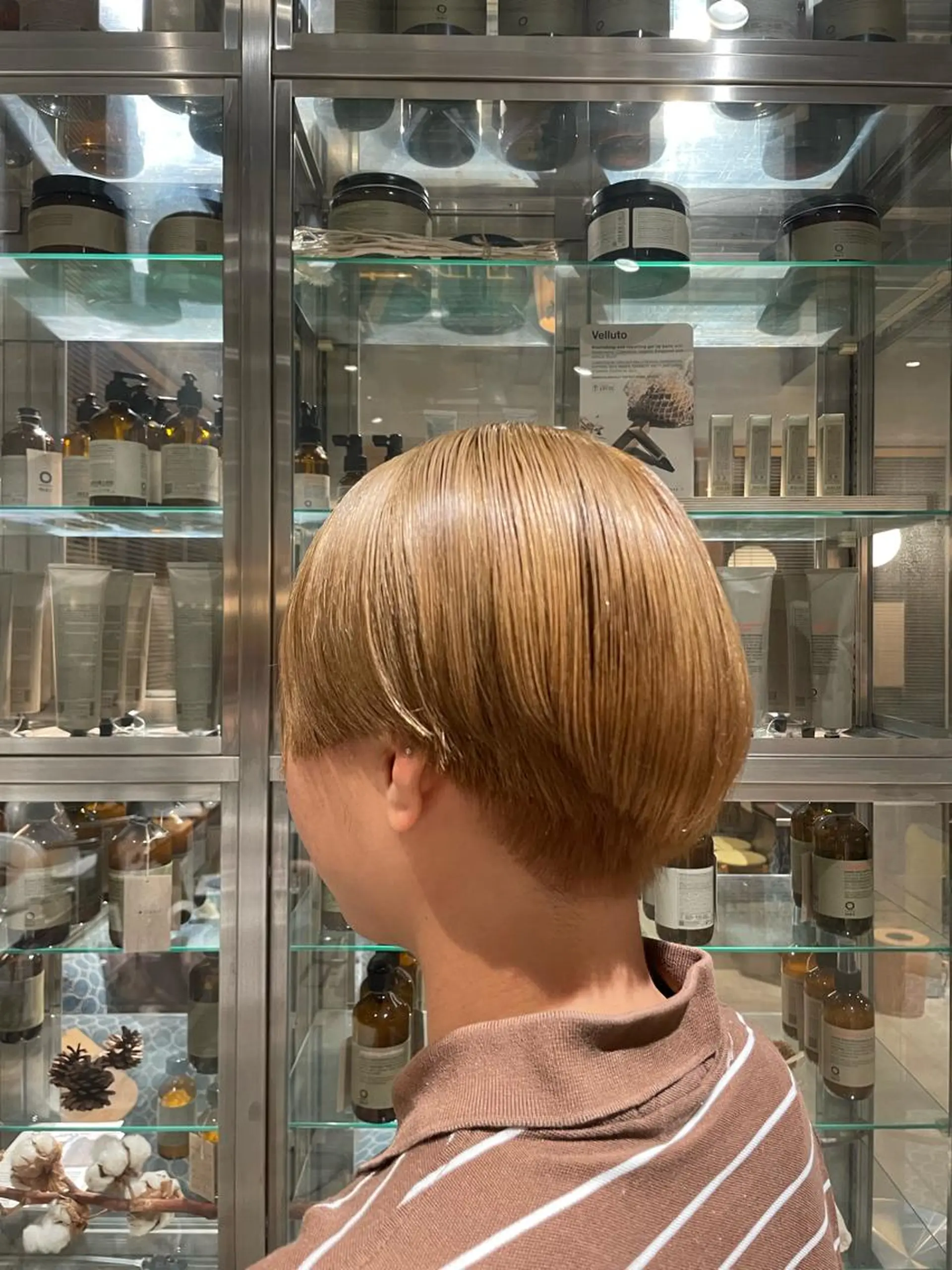 ショート カラー ベージュカラー ハイトーンカラー ハイトーンベージュ organic+live所属・山﨑 心優のヘアスタイル